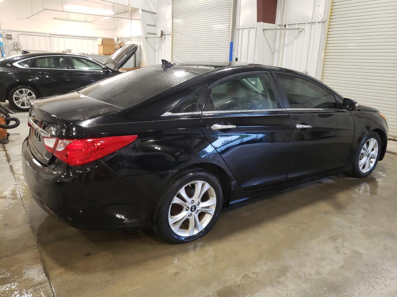 Photo 2 VIN: 5NPEC4AC2BH154535 - HYUNDAI SONATA 