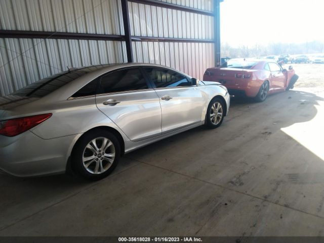 Photo 3 VIN: 5NPEC4AC2BH177684 - HYUNDAI SONATA 