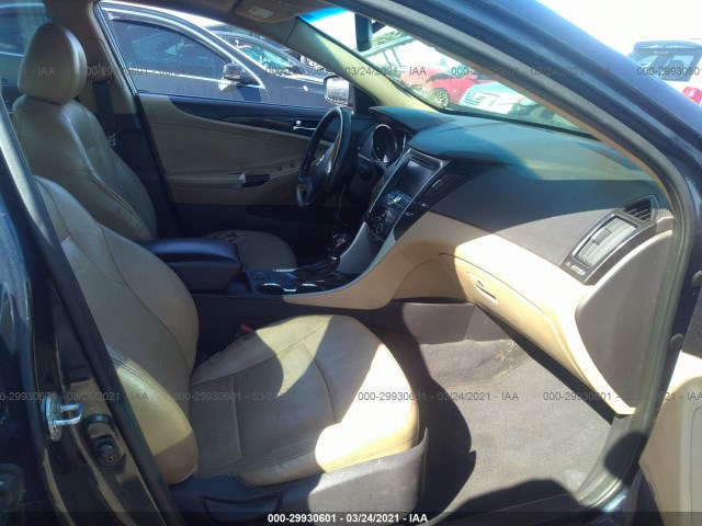 Photo 4 VIN: 5NPEC4AC2CH398221 - HYUNDAI SONATA 