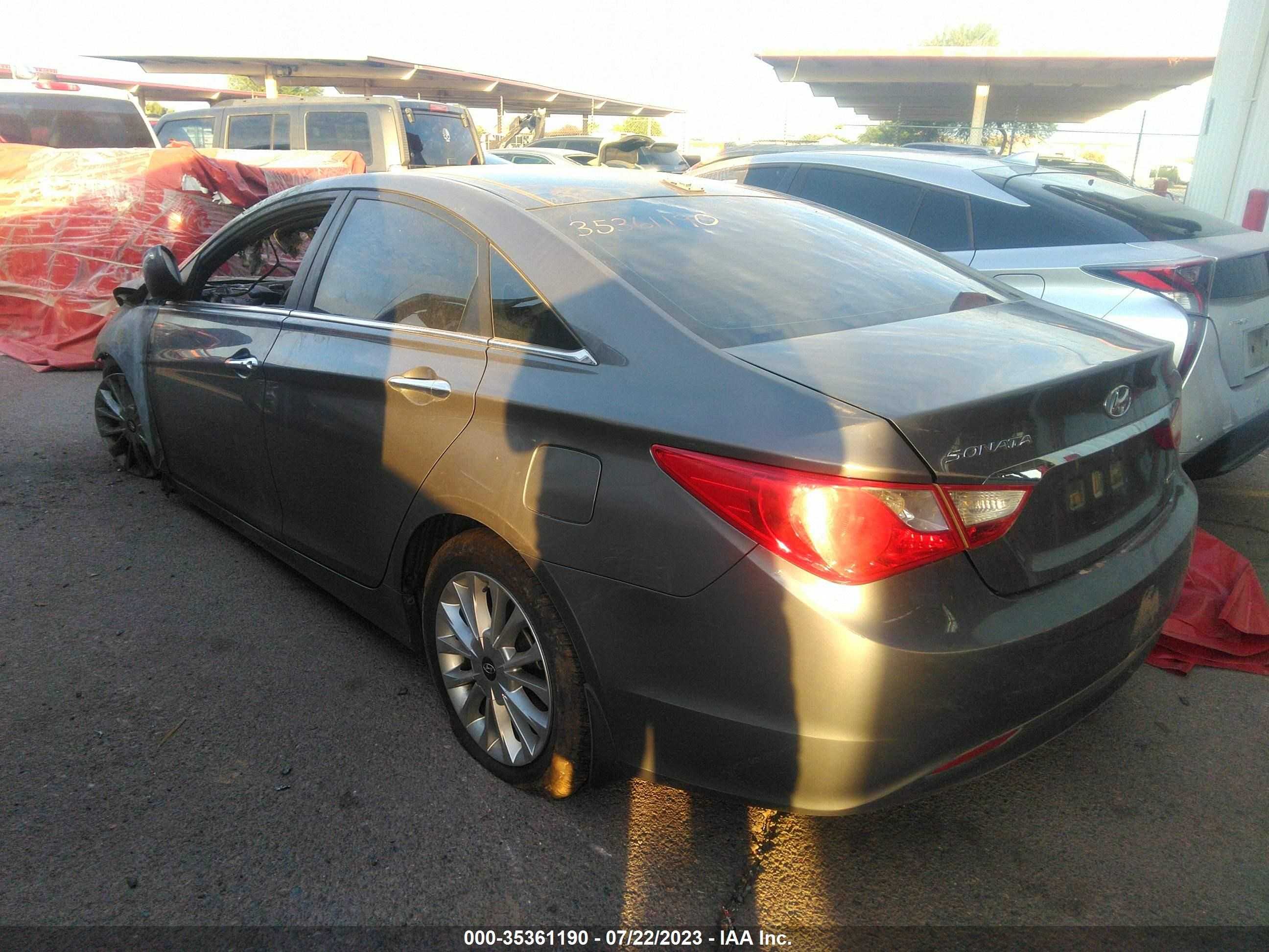 Photo 2 VIN: 5NPEC4AC2CH447031 - HYUNDAI SONATA 