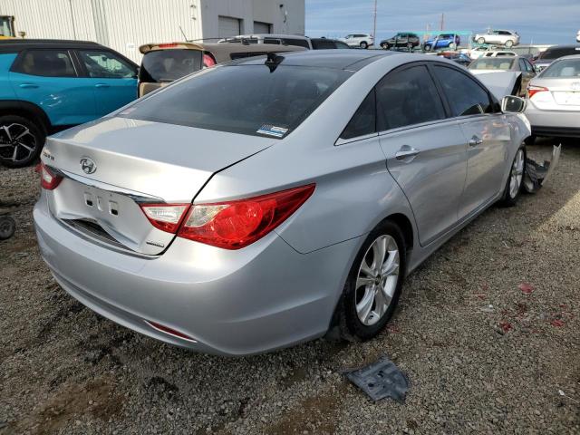 Photo 3 VIN: 5NPEC4AC2CH467991 - HYUNDAI SONATA SE 