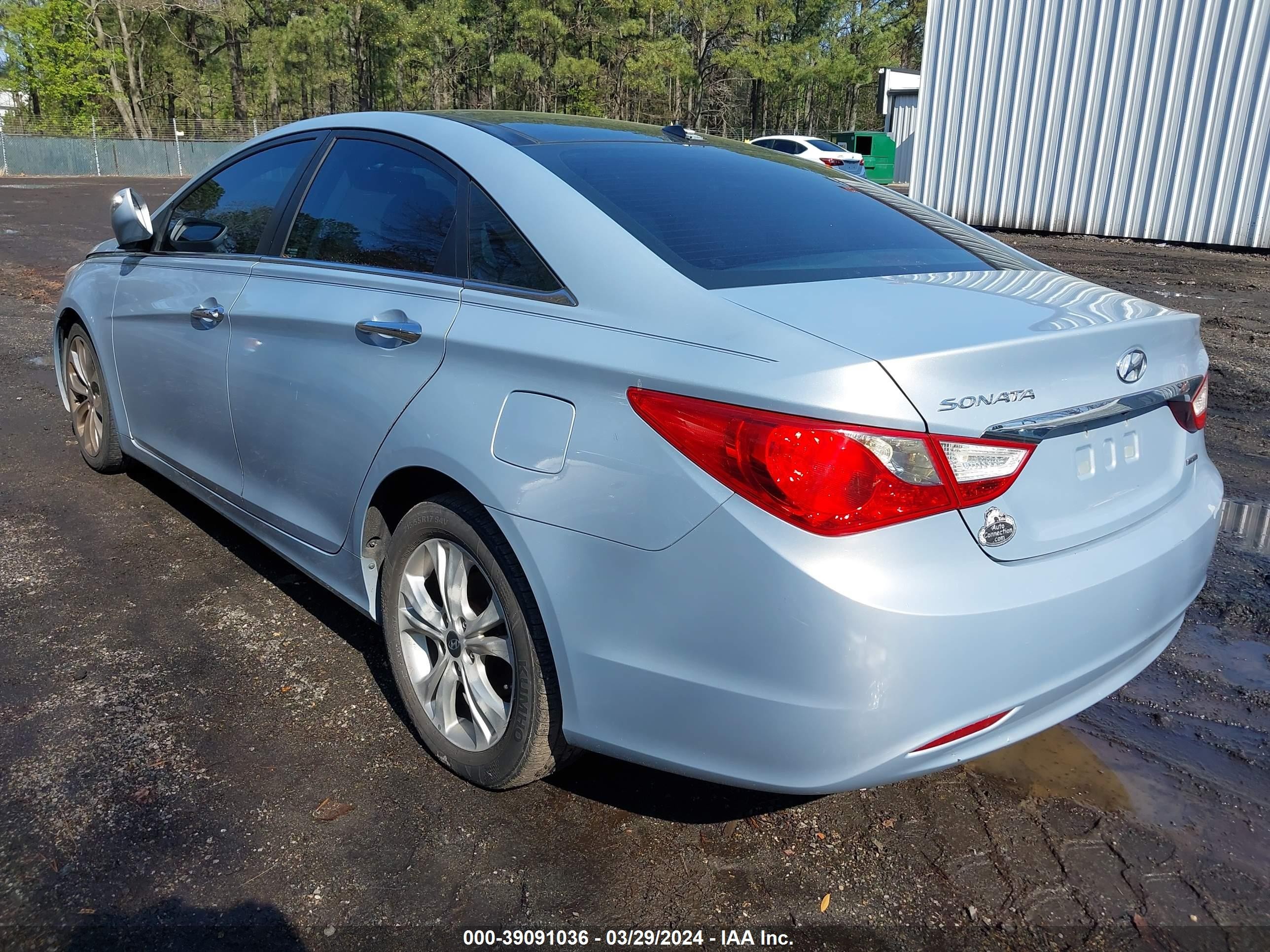 Photo 2 VIN: 5NPEC4AC2CH498786 - HYUNDAI SONATA 