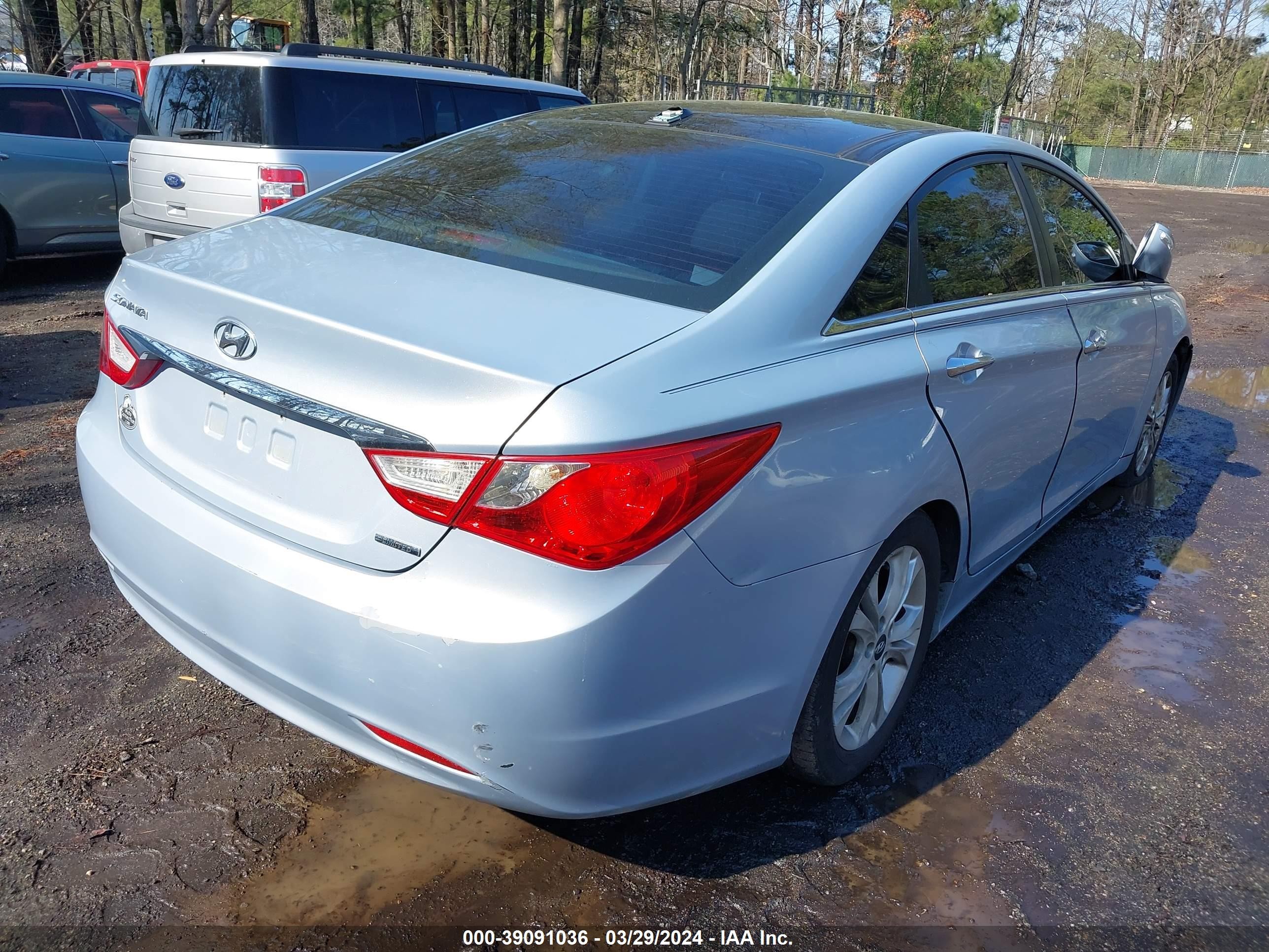 Photo 3 VIN: 5NPEC4AC2CH498786 - HYUNDAI SONATA 