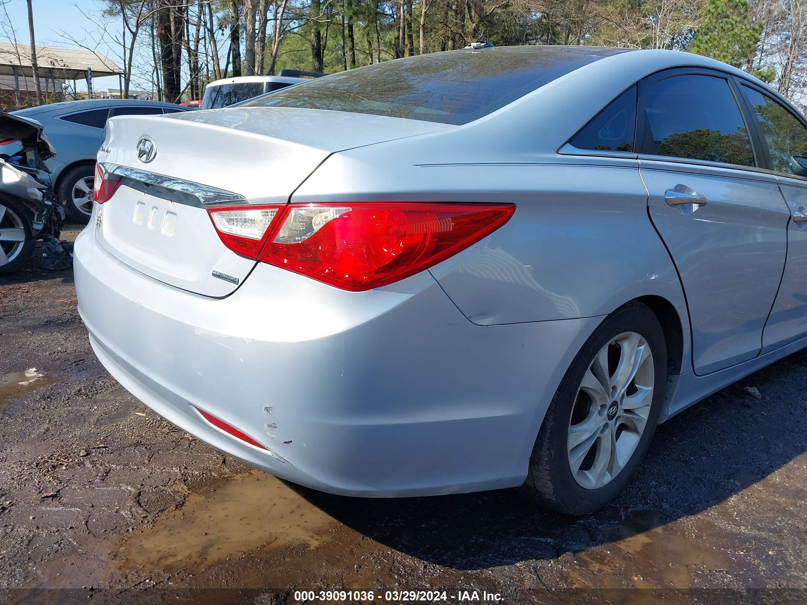 Photo 5 VIN: 5NPEC4AC2CH498786 - HYUNDAI SONATA 