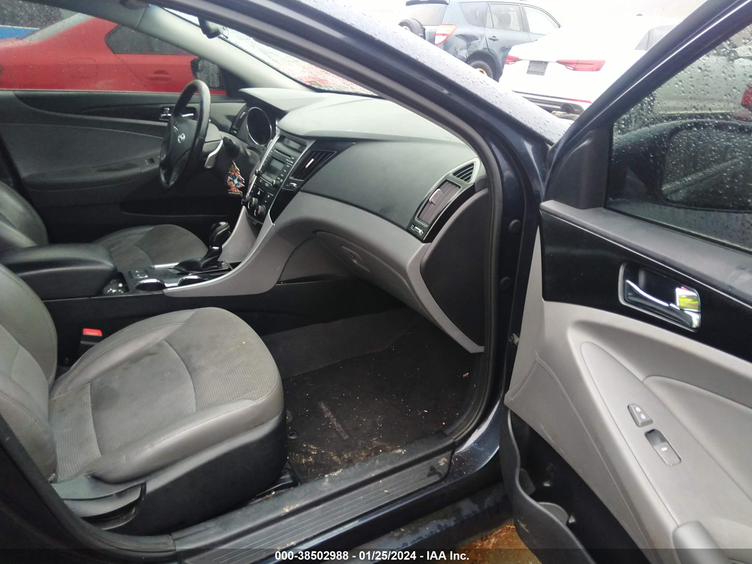 Photo 4 VIN: 5NPEC4AC2EH877418 - HYUNDAI SONATA 