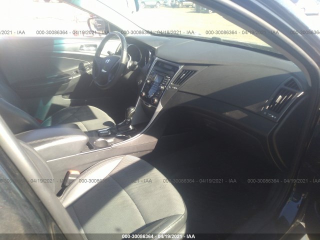 Photo 4 VIN: 5NPEC4AC3BH070305 - HYUNDAI SONATA 