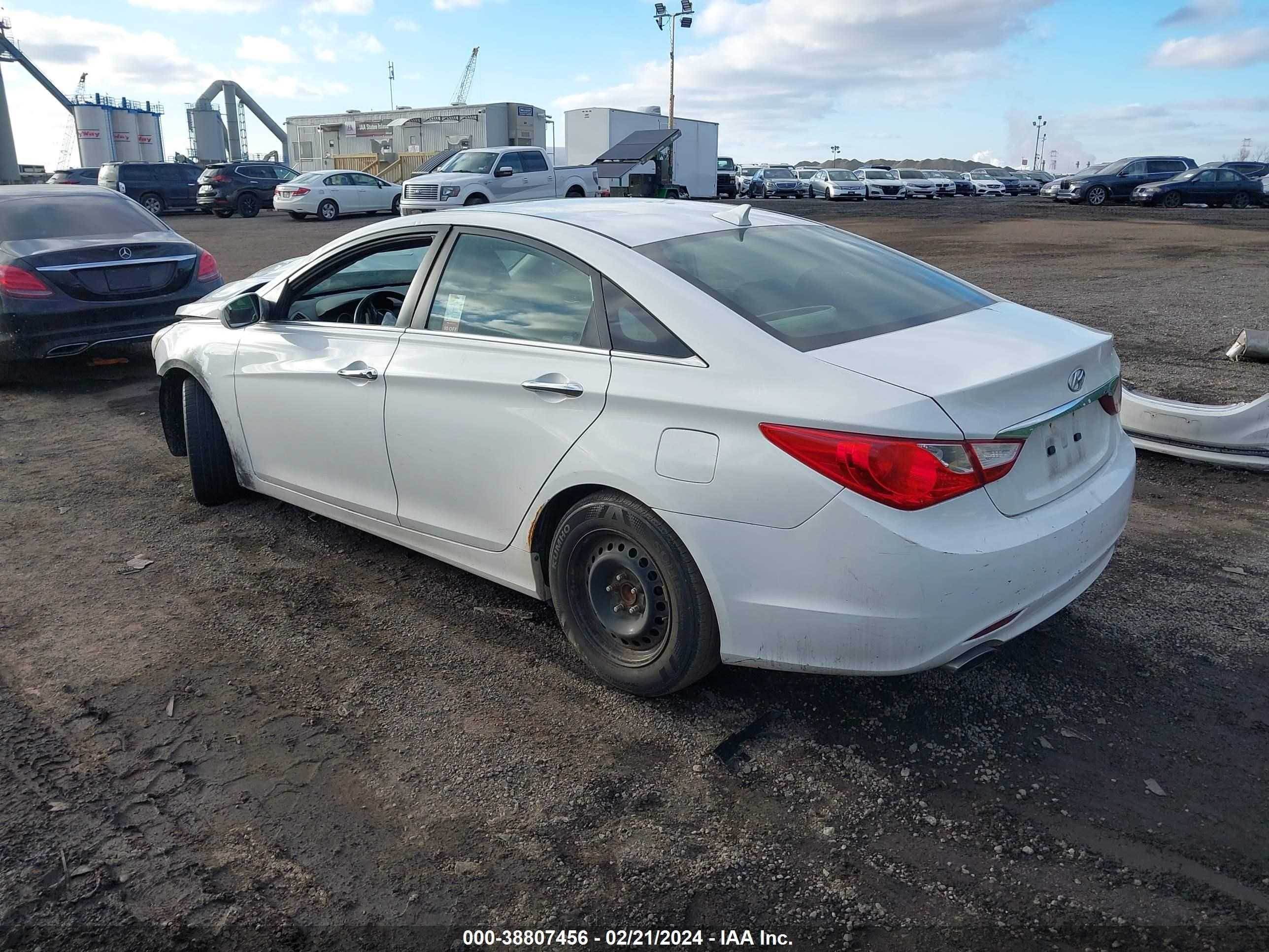 Photo 2 VIN: 5NPEC4AC3BH195109 - HYUNDAI SONATA 