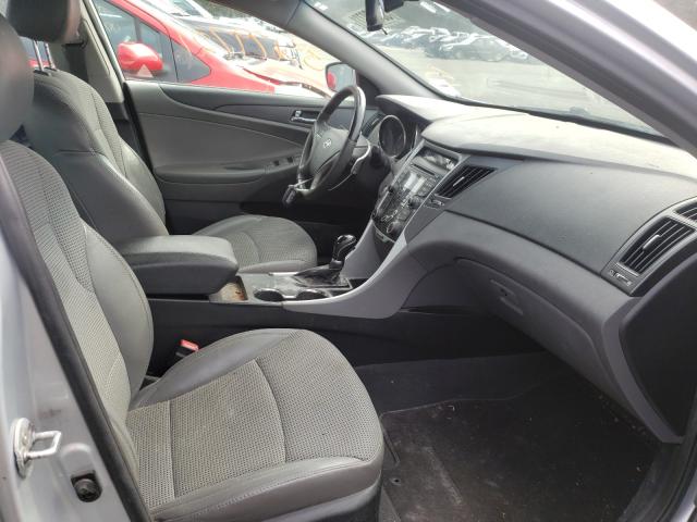 Photo 4 VIN: 5NPEC4AC3CH385493 - HYUNDAI SONATA SE 