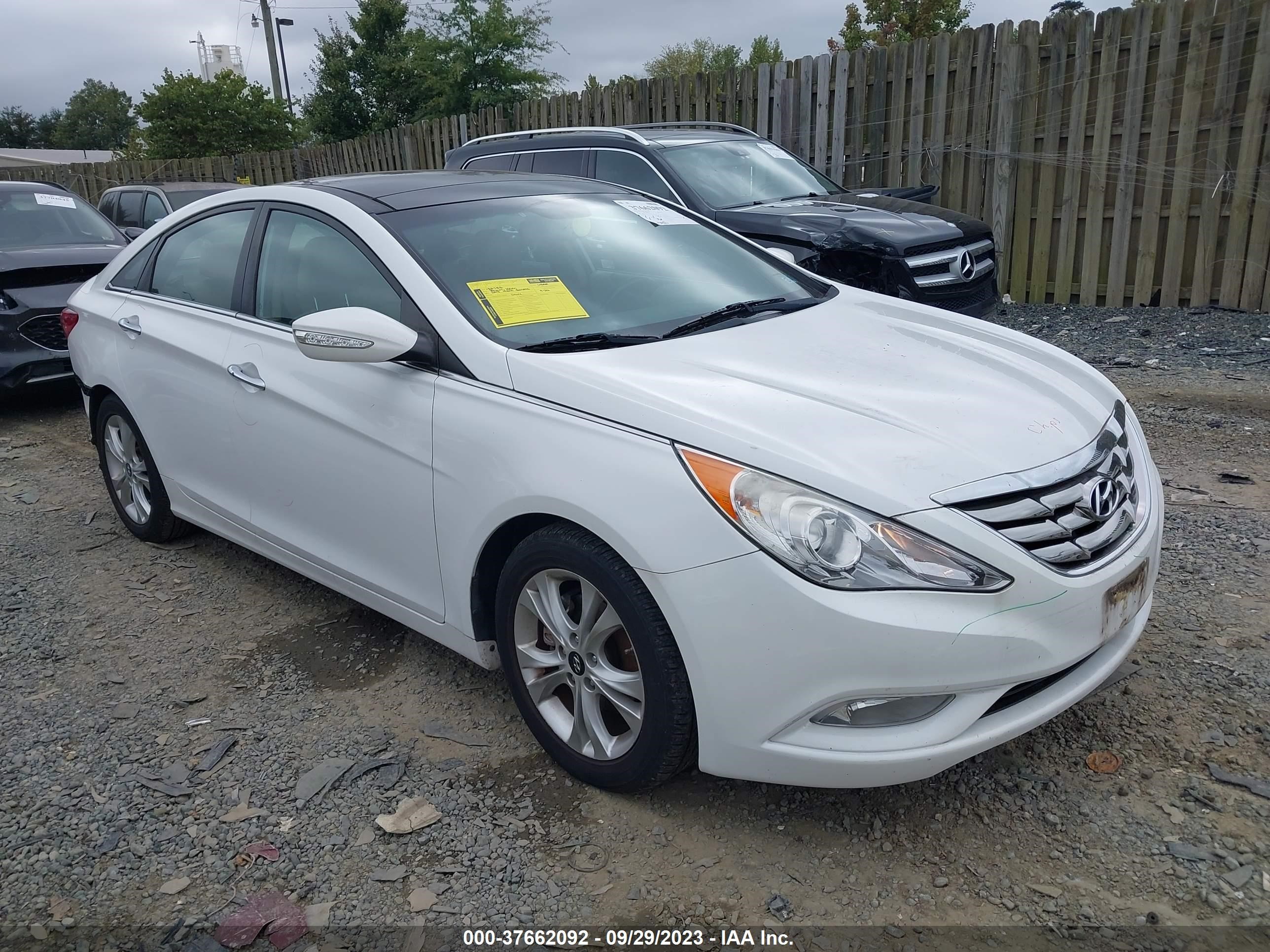 Photo 0 VIN: 5NPEC4AC3CH392301 - HYUNDAI SONATA 