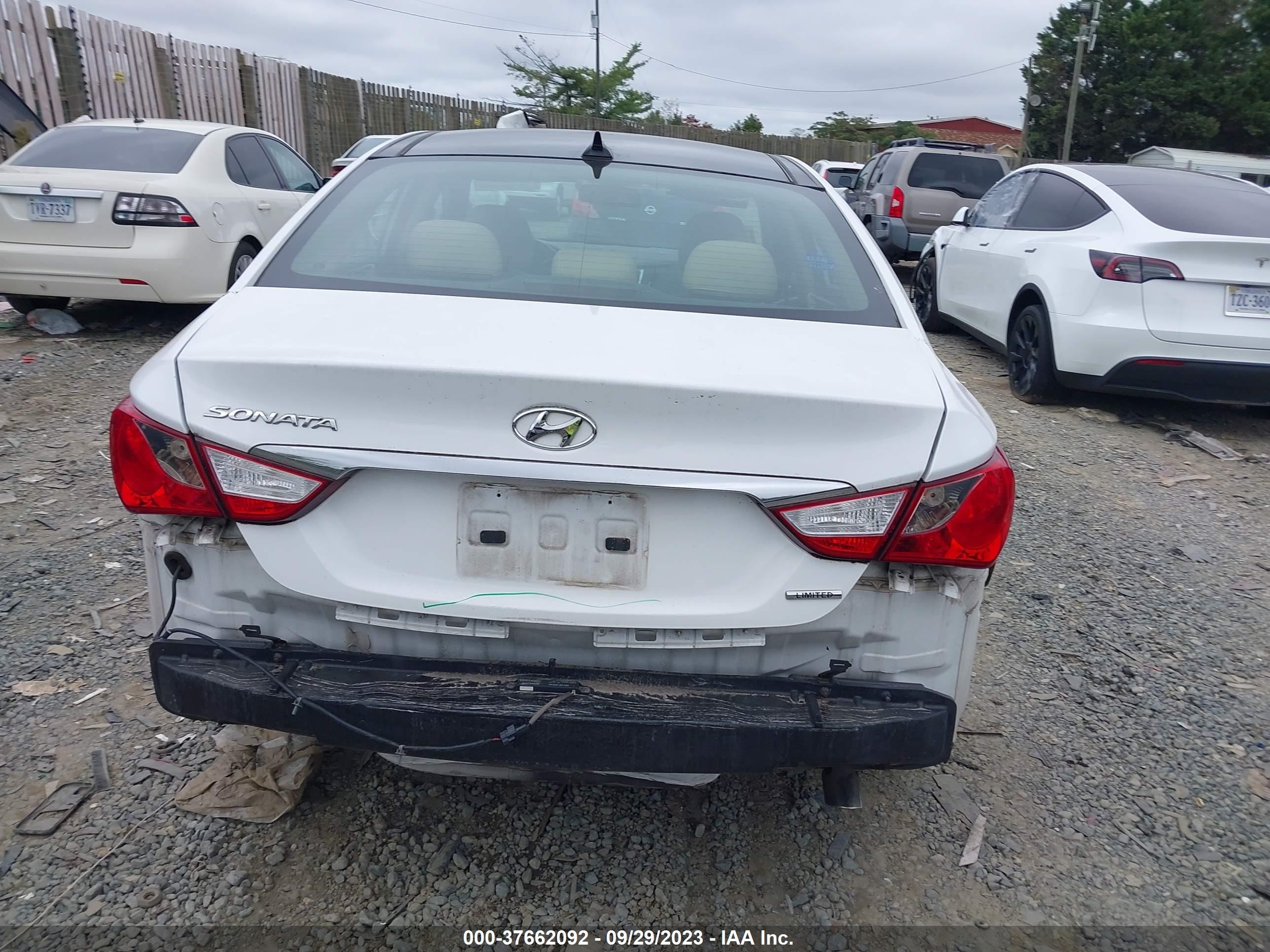 Photo 15 VIN: 5NPEC4AC3CH392301 - HYUNDAI SONATA 