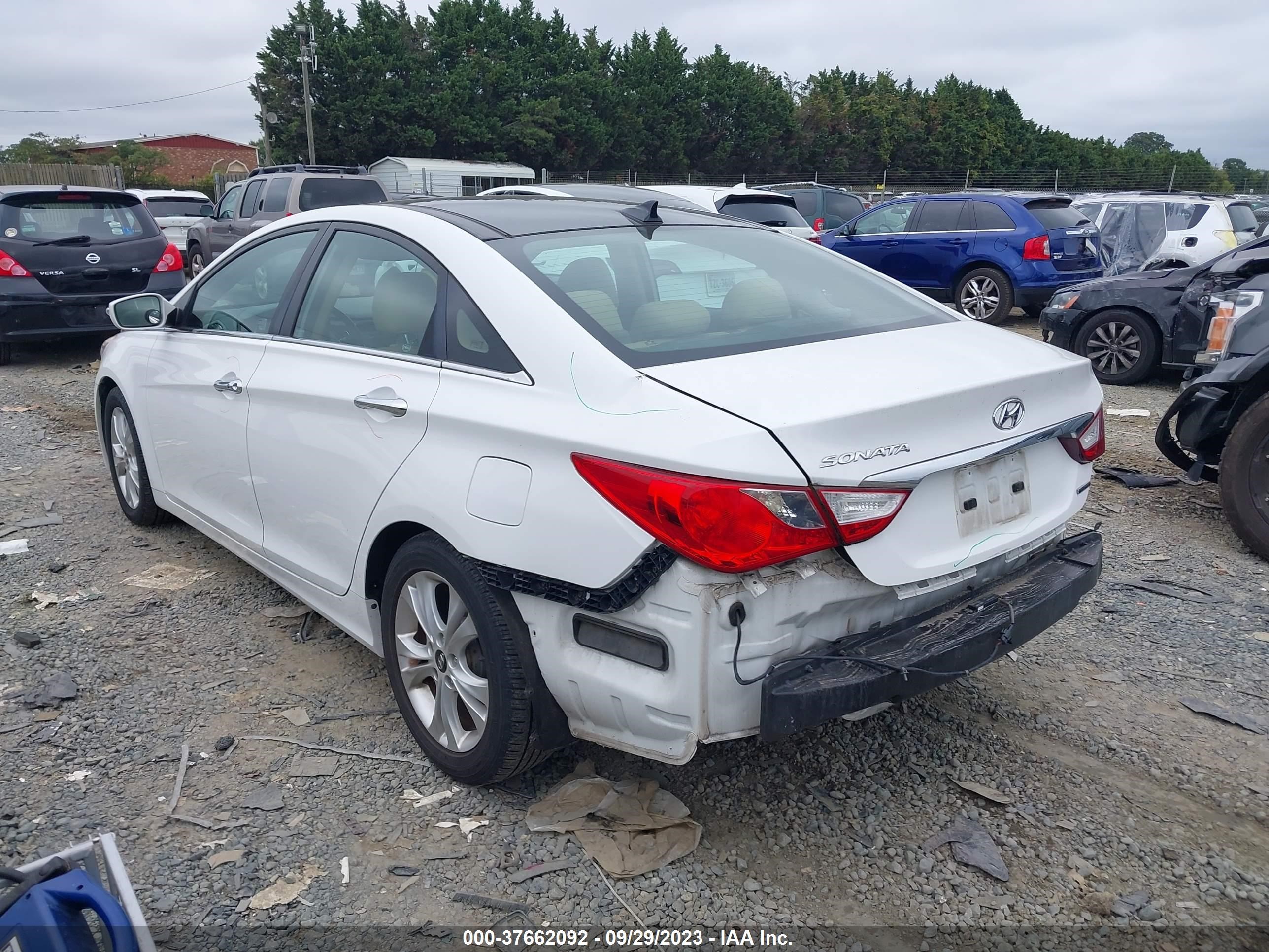 Photo 2 VIN: 5NPEC4AC3CH392301 - HYUNDAI SONATA 