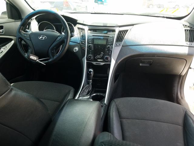 Photo 8 VIN: 5NPEC4AC3CH394677 - HYUNDAI SONATA SE 