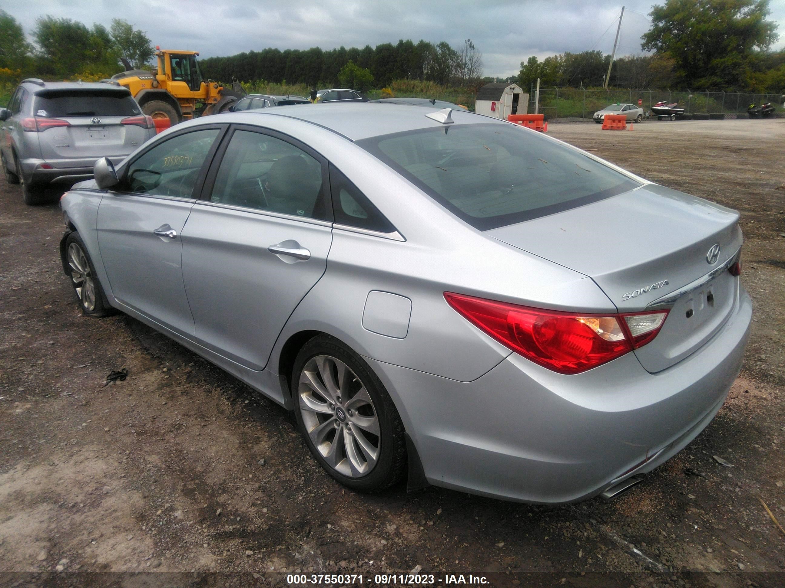 Photo 2 VIN: 5NPEC4AC3CH409971 - HYUNDAI SONATA 