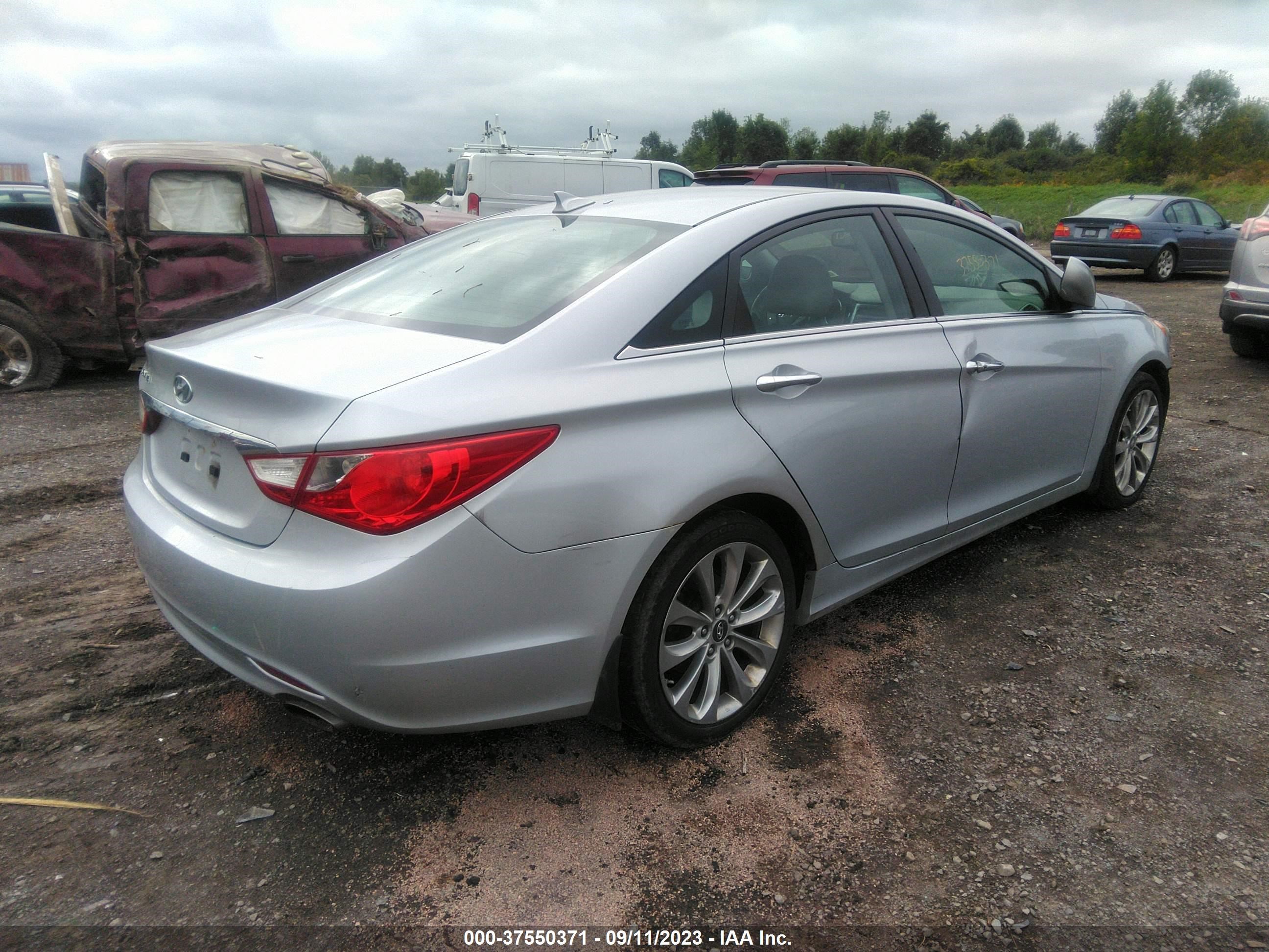 Photo 3 VIN: 5NPEC4AC3CH409971 - HYUNDAI SONATA 