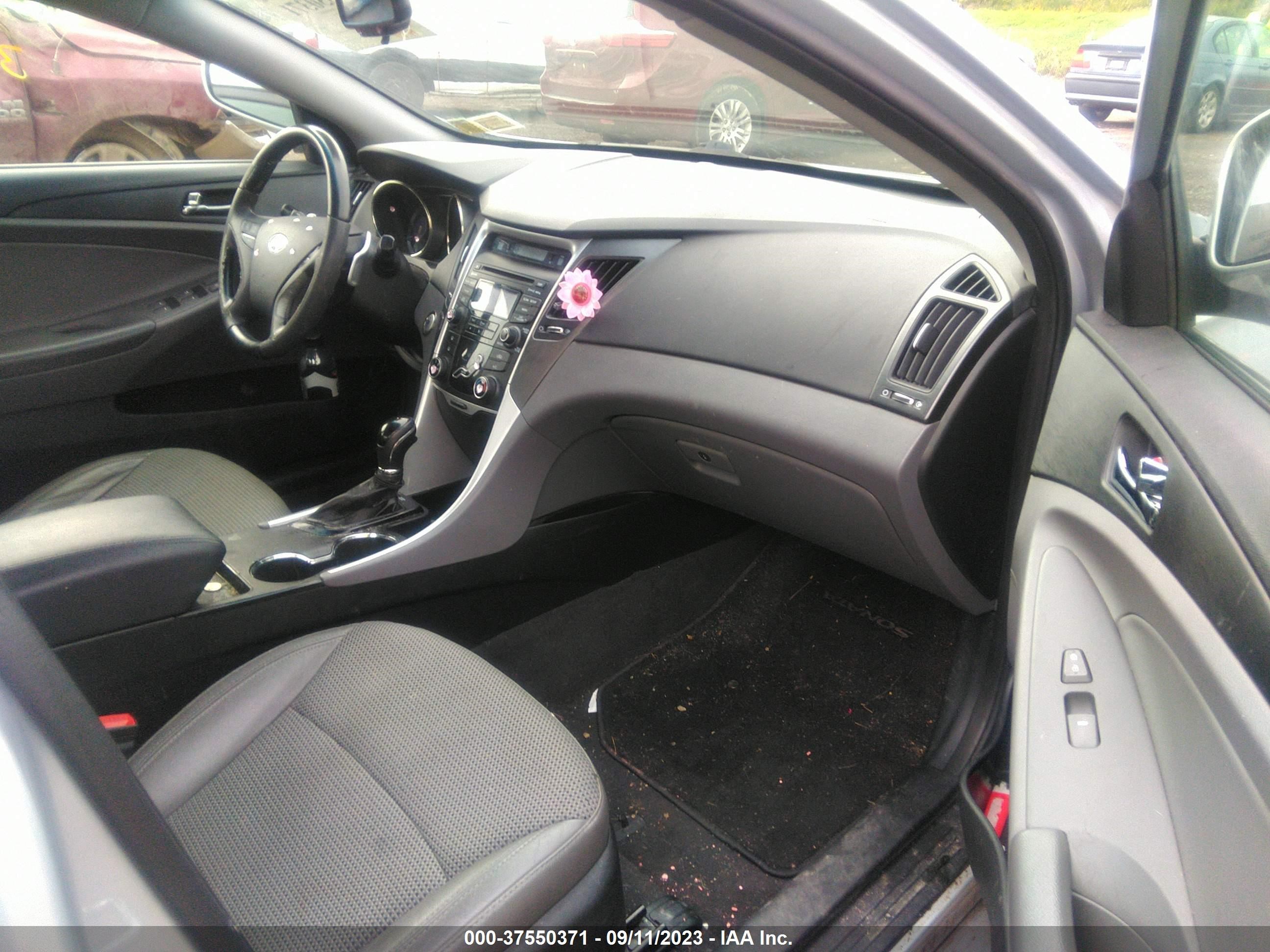 Photo 4 VIN: 5NPEC4AC3CH409971 - HYUNDAI SONATA 