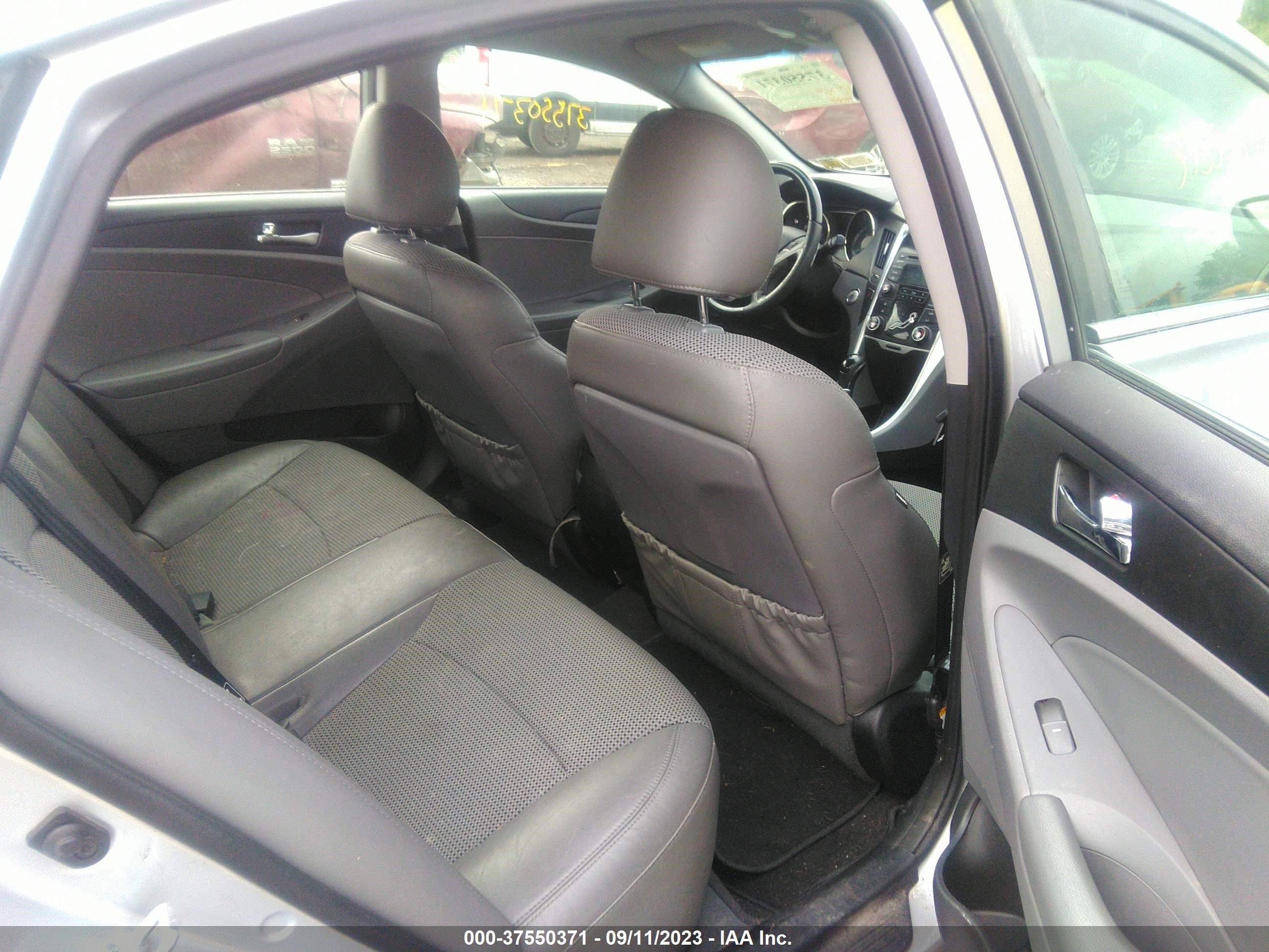 Photo 7 VIN: 5NPEC4AC3CH409971 - HYUNDAI SONATA 