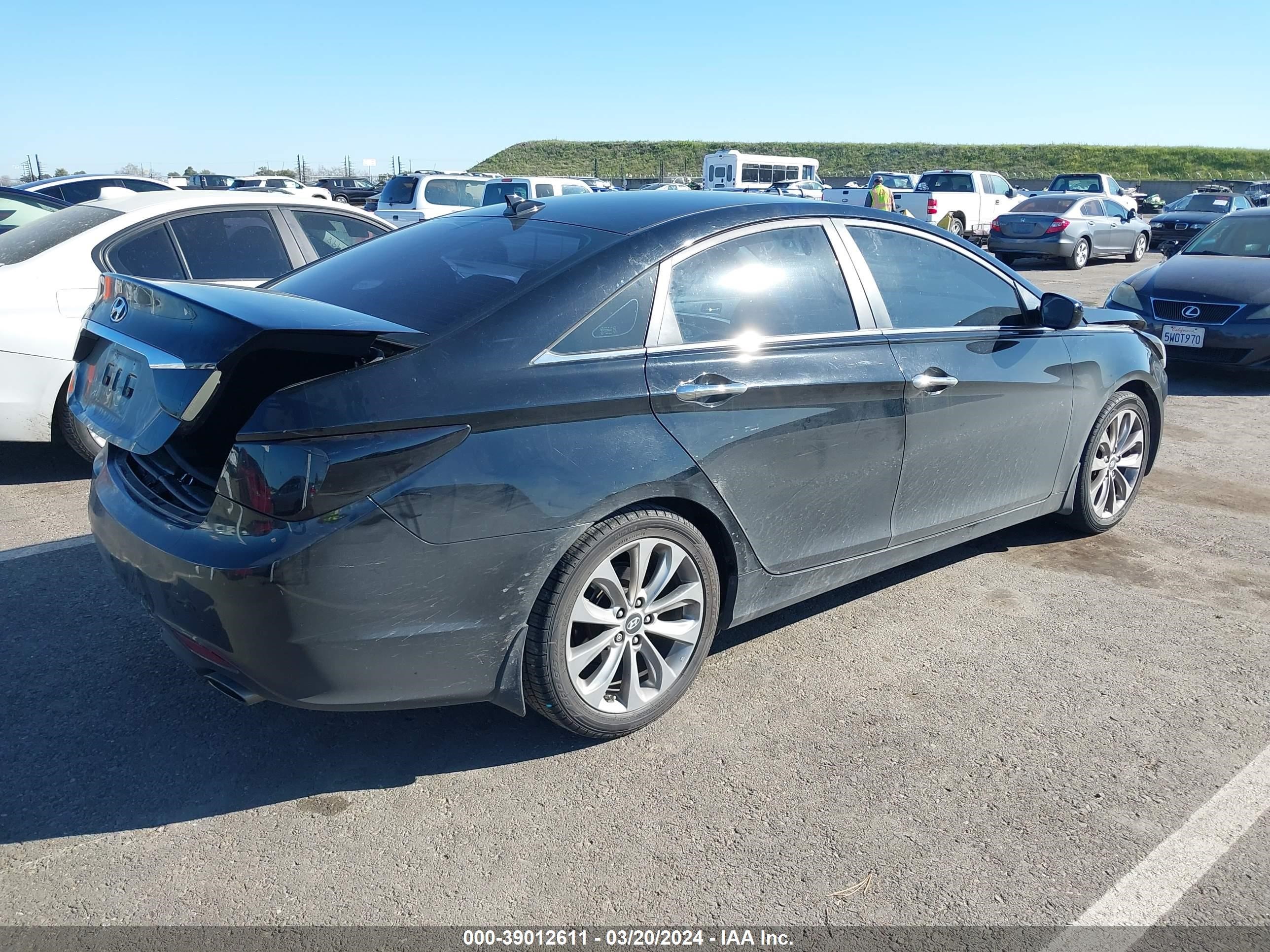 Photo 3 VIN: 5NPEC4AC3CH483052 - HYUNDAI SONATA 