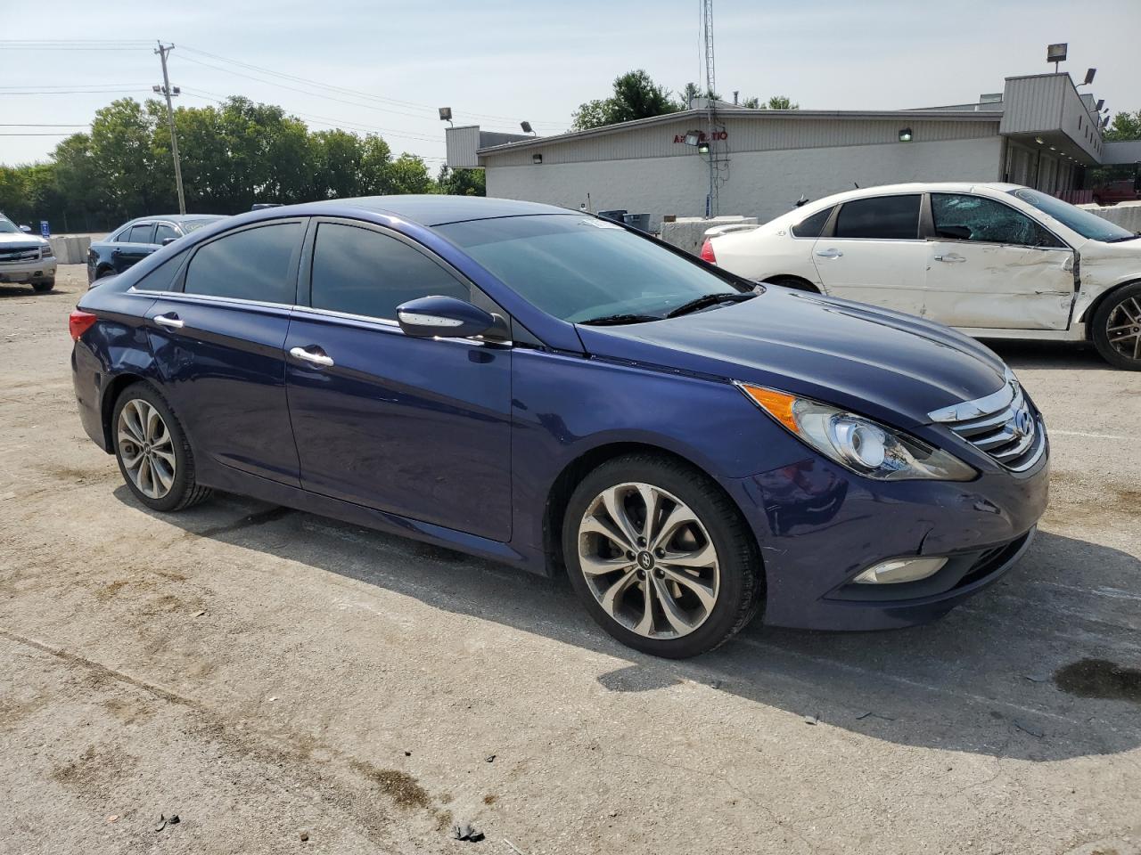 Photo 3 VIN: 5NPEC4AC3EH886211 - HYUNDAI SONATA 