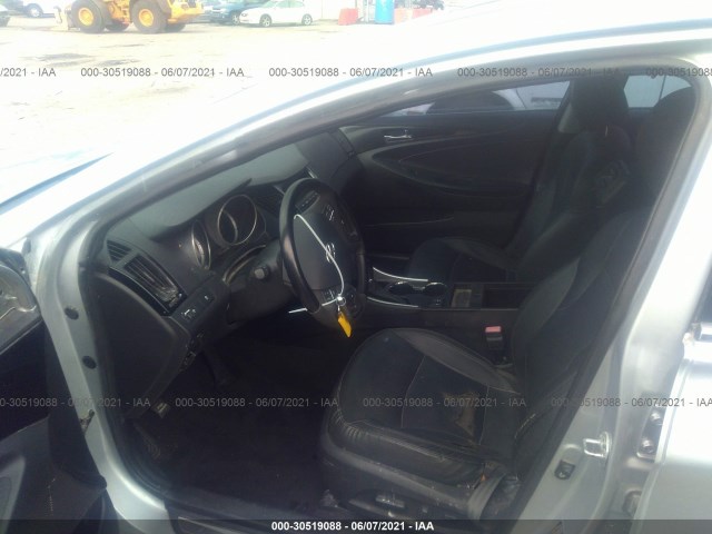 Photo 4 VIN: 5NPEC4AC4BH000943 - HYUNDAI SONATA 