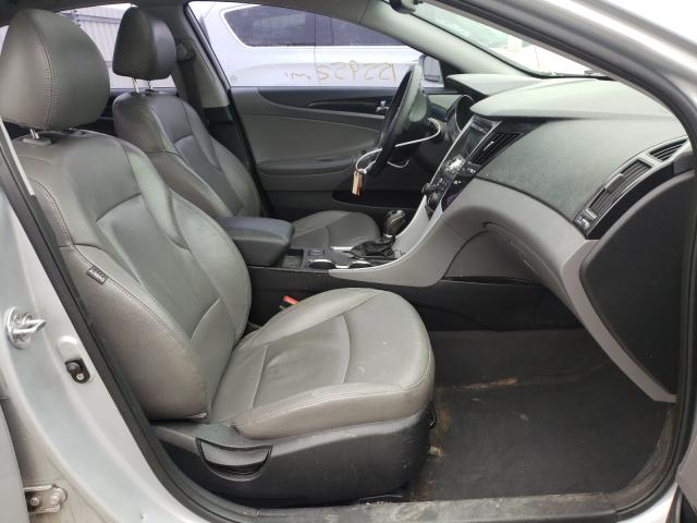 Photo 4 VIN: 5NPEC4AC4BH131189 - HYUNDAI SONATA SE 