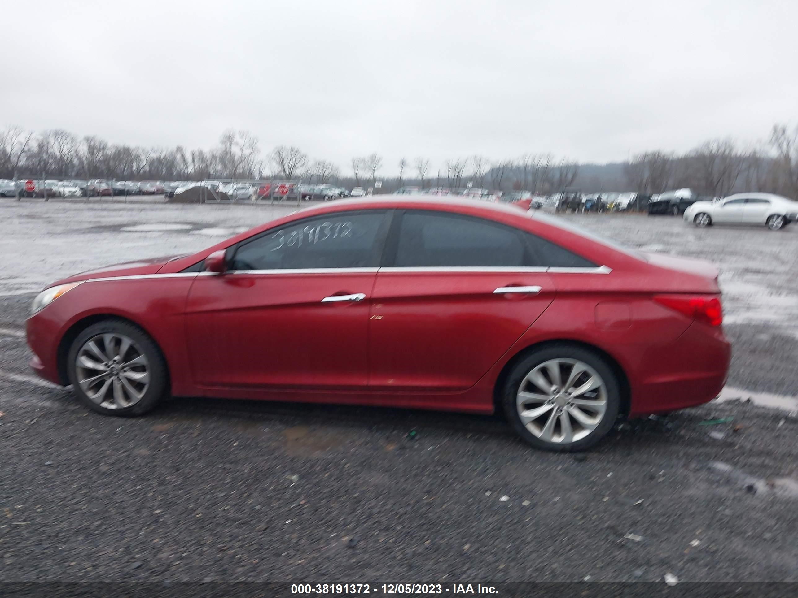 Photo 13 VIN: 5NPEC4AC4BH152821 - HYUNDAI SONATA 