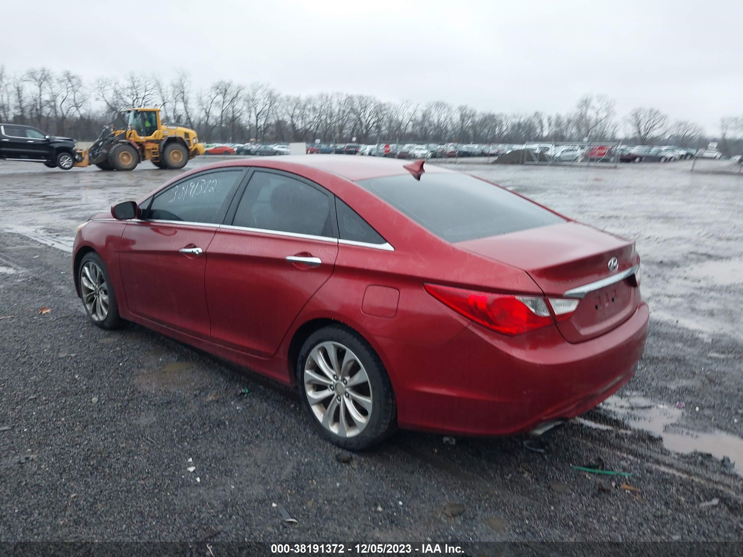 Photo 2 VIN: 5NPEC4AC4BH152821 - HYUNDAI SONATA 