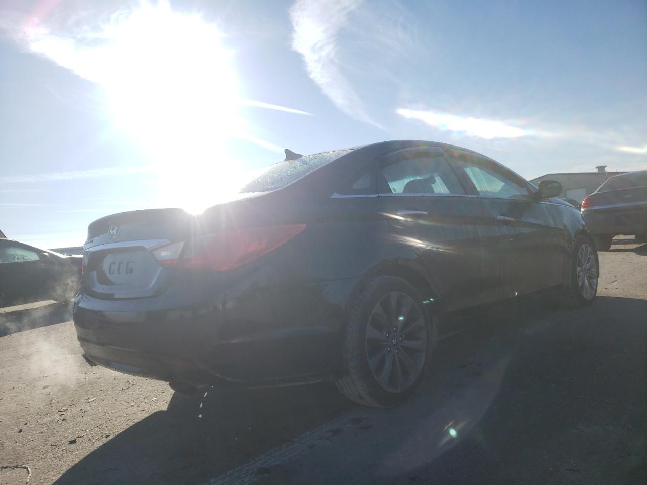 Photo 2 VIN: 5NPEC4AC4BH229851 - HYUNDAI SONATA 