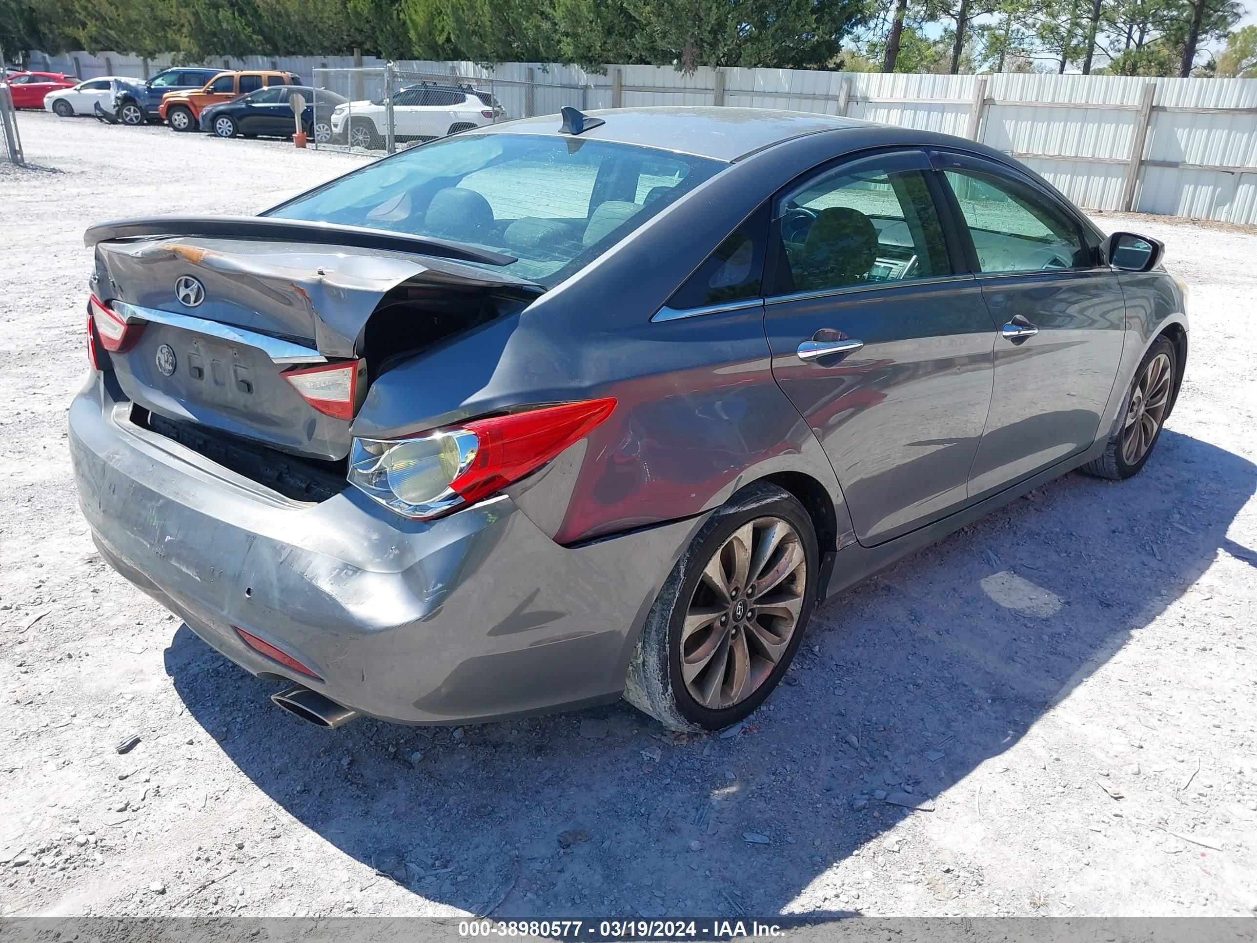 Photo 3 VIN: 5NPEC4AC4BH285482 - HYUNDAI SONATA 