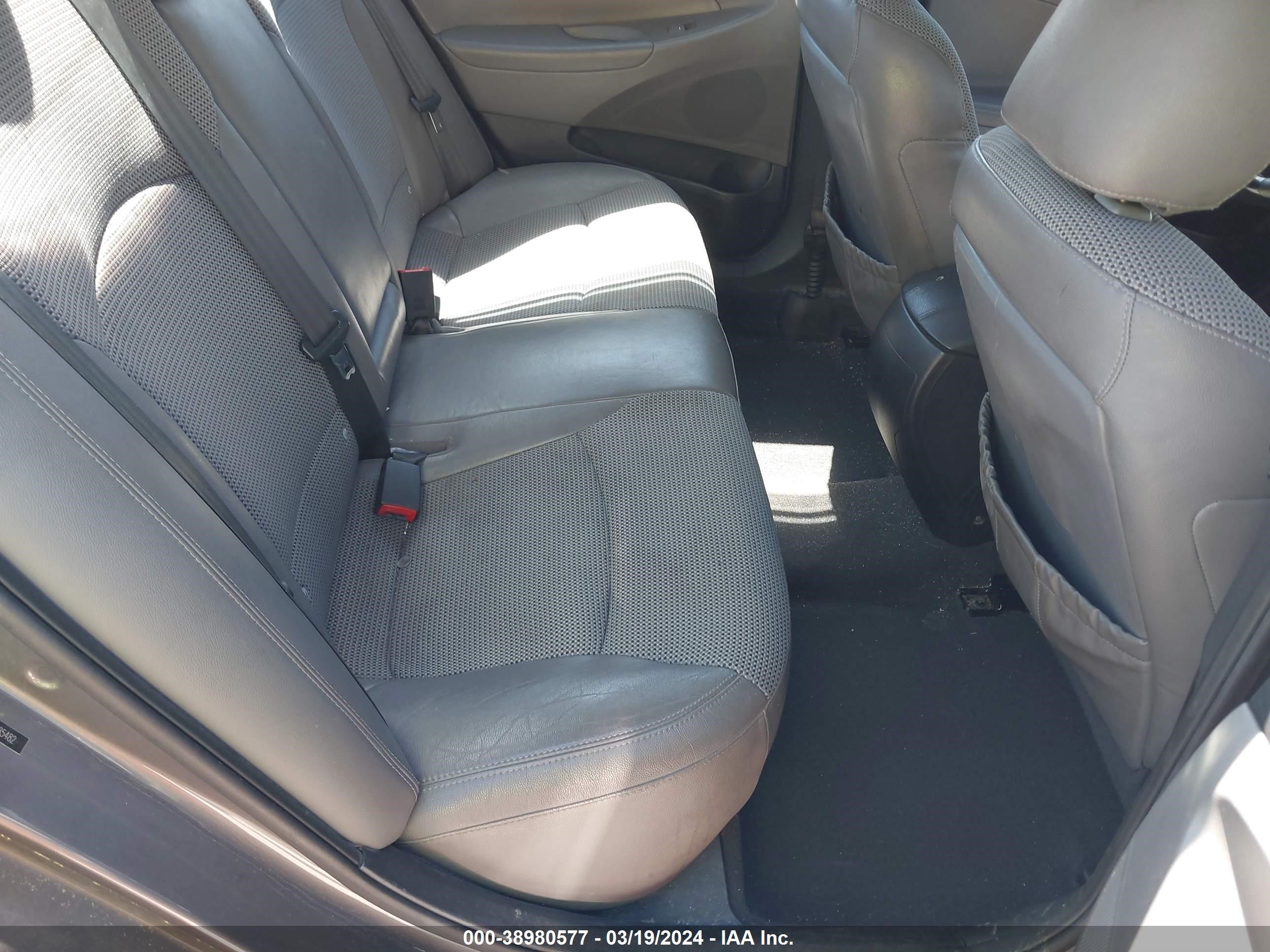 Photo 7 VIN: 5NPEC4AC4BH285482 - HYUNDAI SONATA 