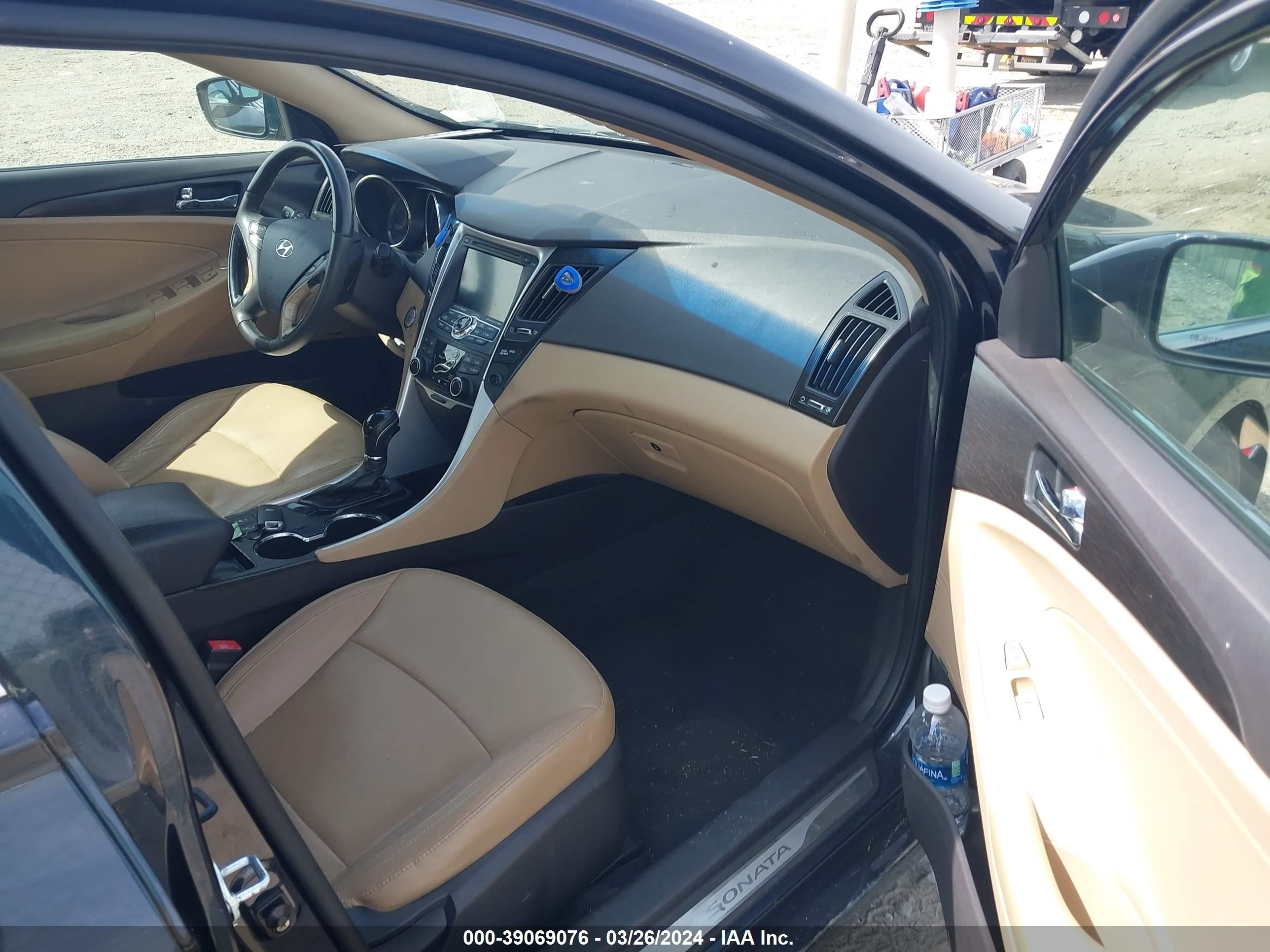 Photo 4 VIN: 5NPEC4AC4CH335749 - HYUNDAI SONATA 