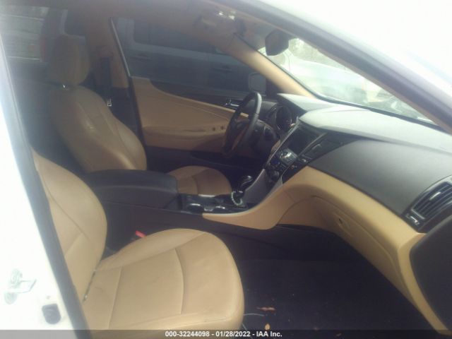 Photo 4 VIN: 5NPEC4AC4CH445555 - HYUNDAI SONATA 