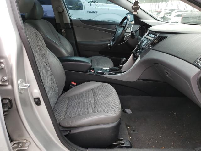 Photo 4 VIN: 5NPEC4AC4DH589995 - HYUNDAI SONATA SE 