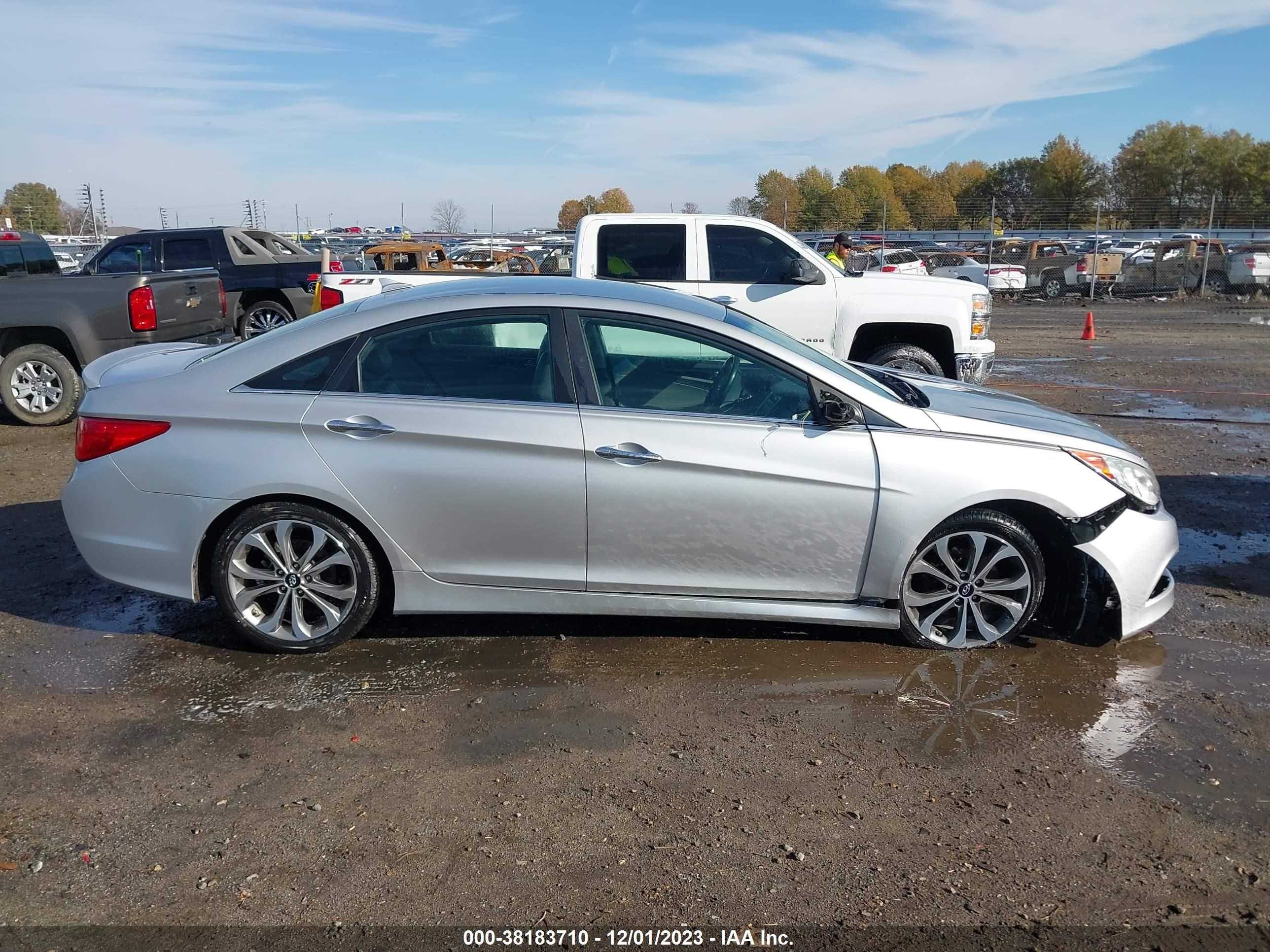 Photo 12 VIN: 5NPEC4AC4EH828463 - HYUNDAI SONATA 