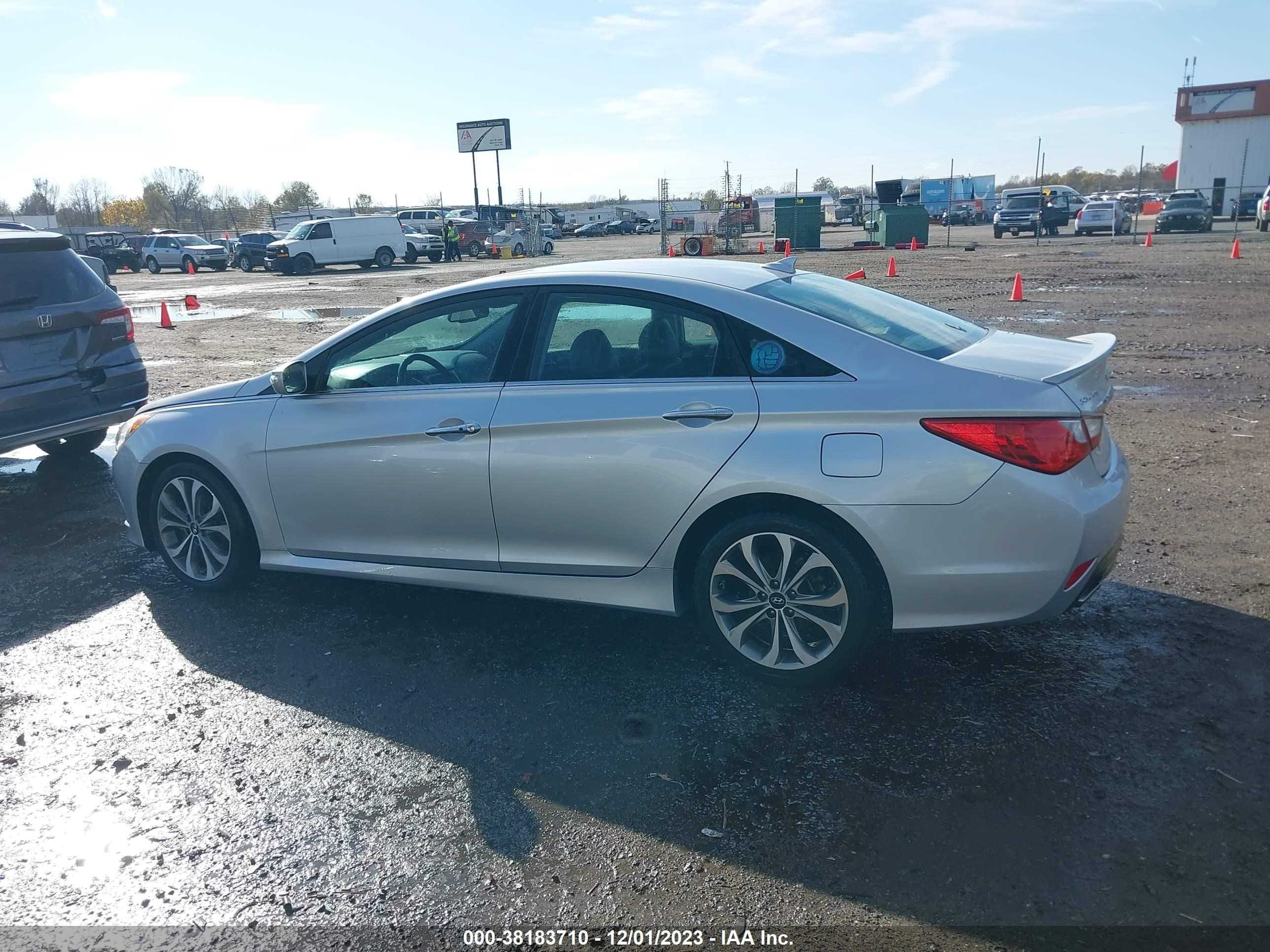 Photo 13 VIN: 5NPEC4AC4EH828463 - HYUNDAI SONATA 