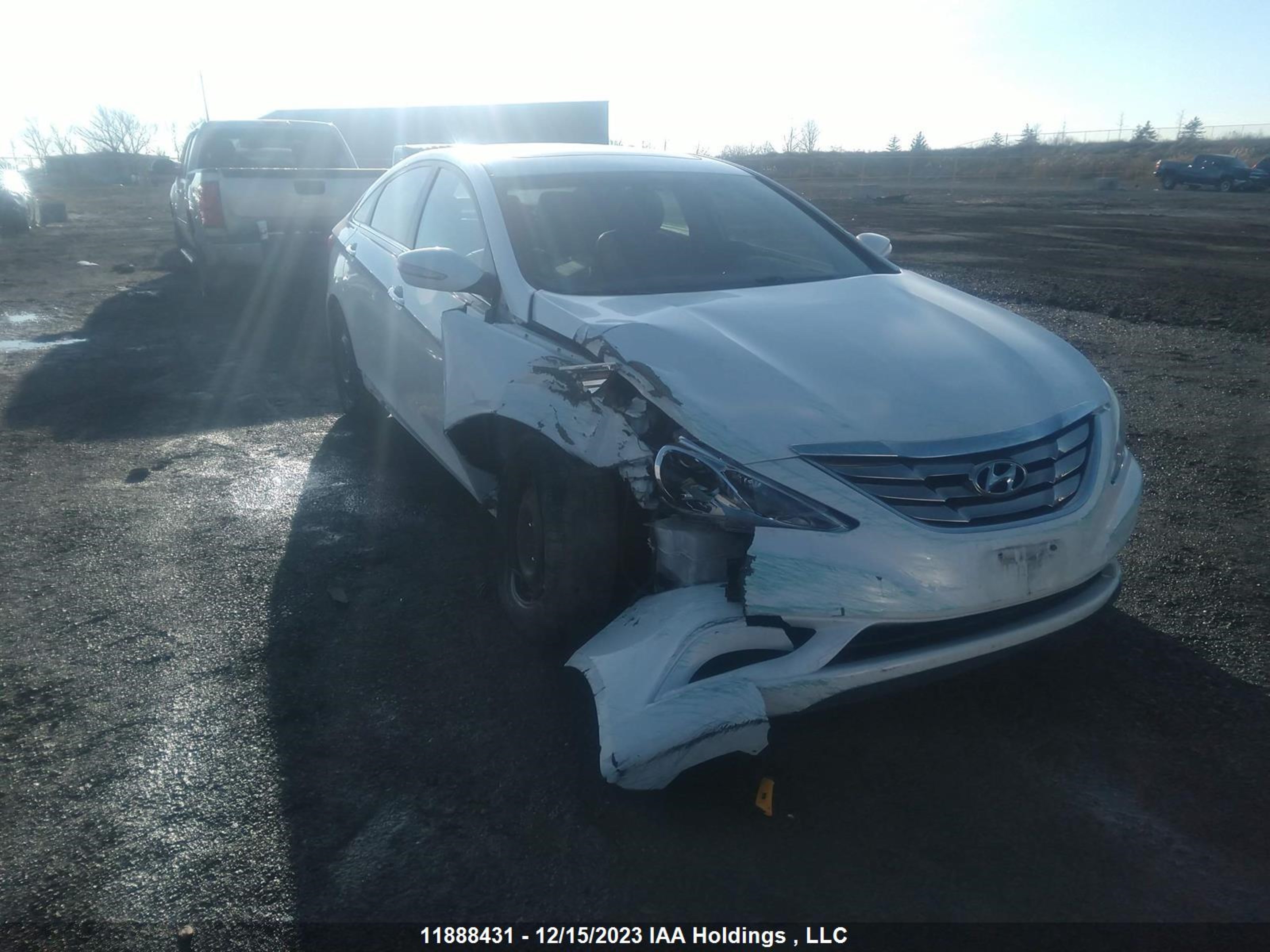 Photo 0 VIN: 5NPEC4AC6BH026900 - HYUNDAI SONATA 