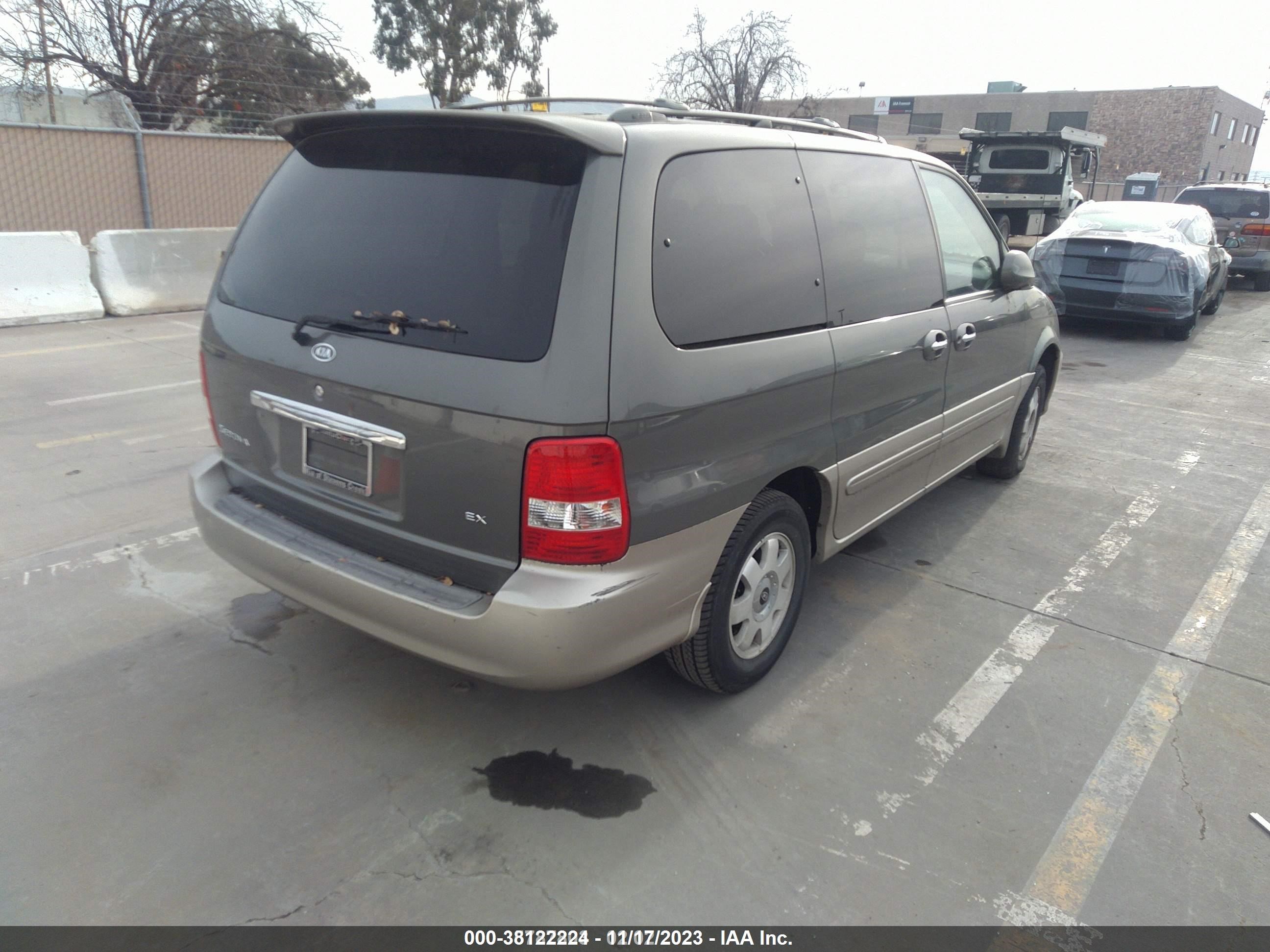 Photo 3 VIN: 5NPEC4AC6BH181320 - KIA SEDONA 