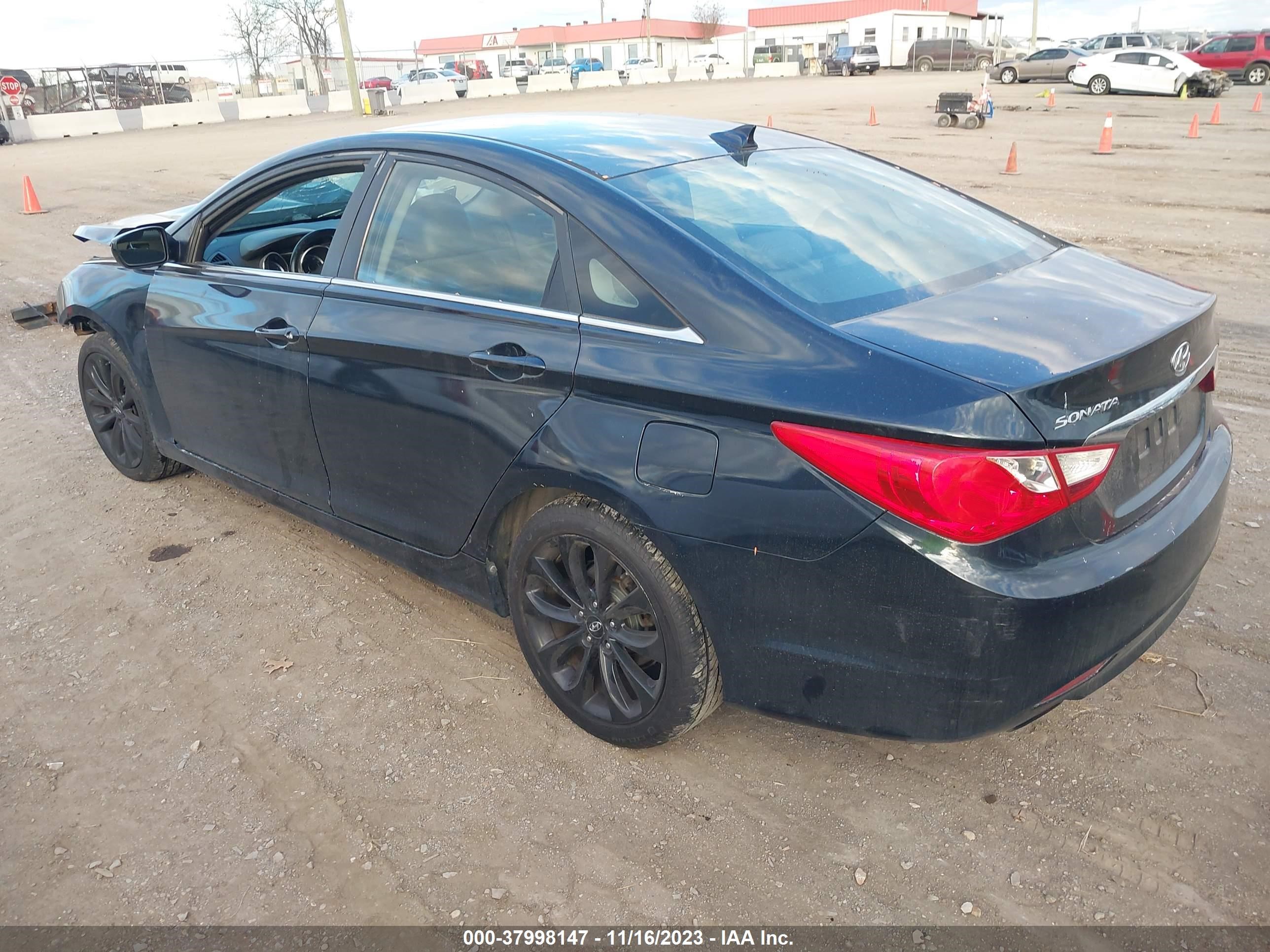 Photo 2 VIN: 5NPEC4AC6CH354125 - HYUNDAI SONATA 