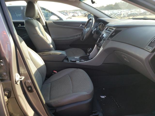 Photo 4 VIN: 5NPEC4AC6CH374133 - HYUNDAI SONATA SE 