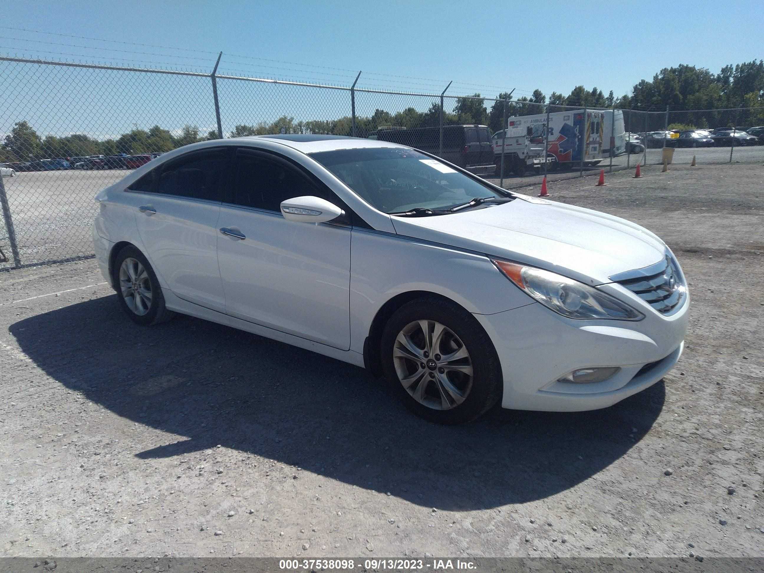 Photo 0 VIN: 5NPEC4AC6DH581171 - HYUNDAI SONATA 