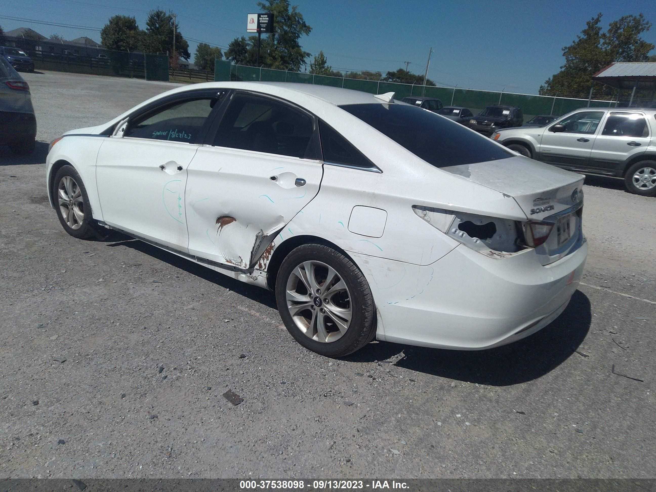 Photo 2 VIN: 5NPEC4AC6DH581171 - HYUNDAI SONATA 