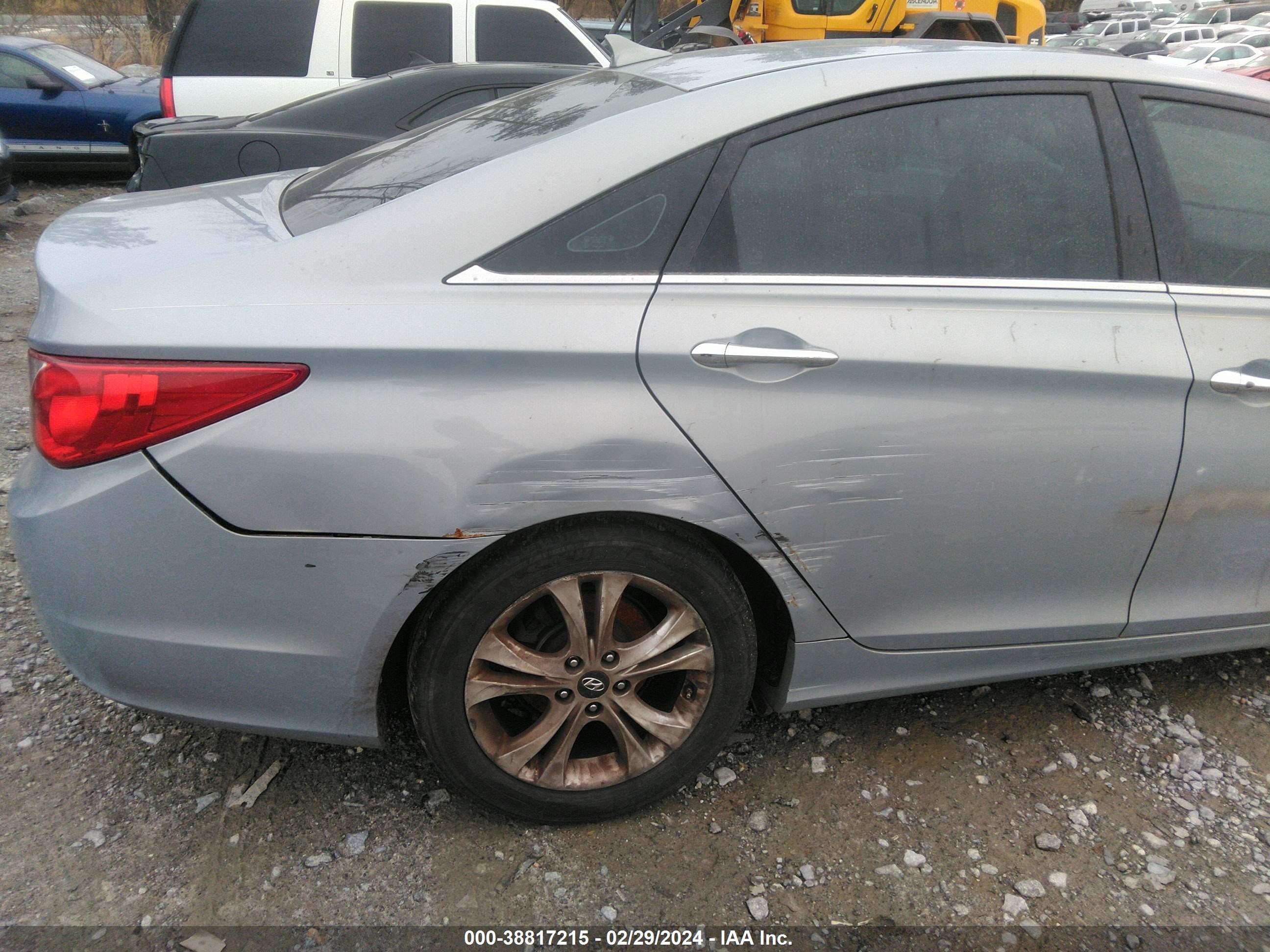 Photo 12 VIN: 5NPEC4AC7BH151906 - HYUNDAI SONATA 