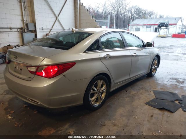 Photo 3 VIN: 5NPEC4AC7BH286609 - HYUNDAI SONATA 