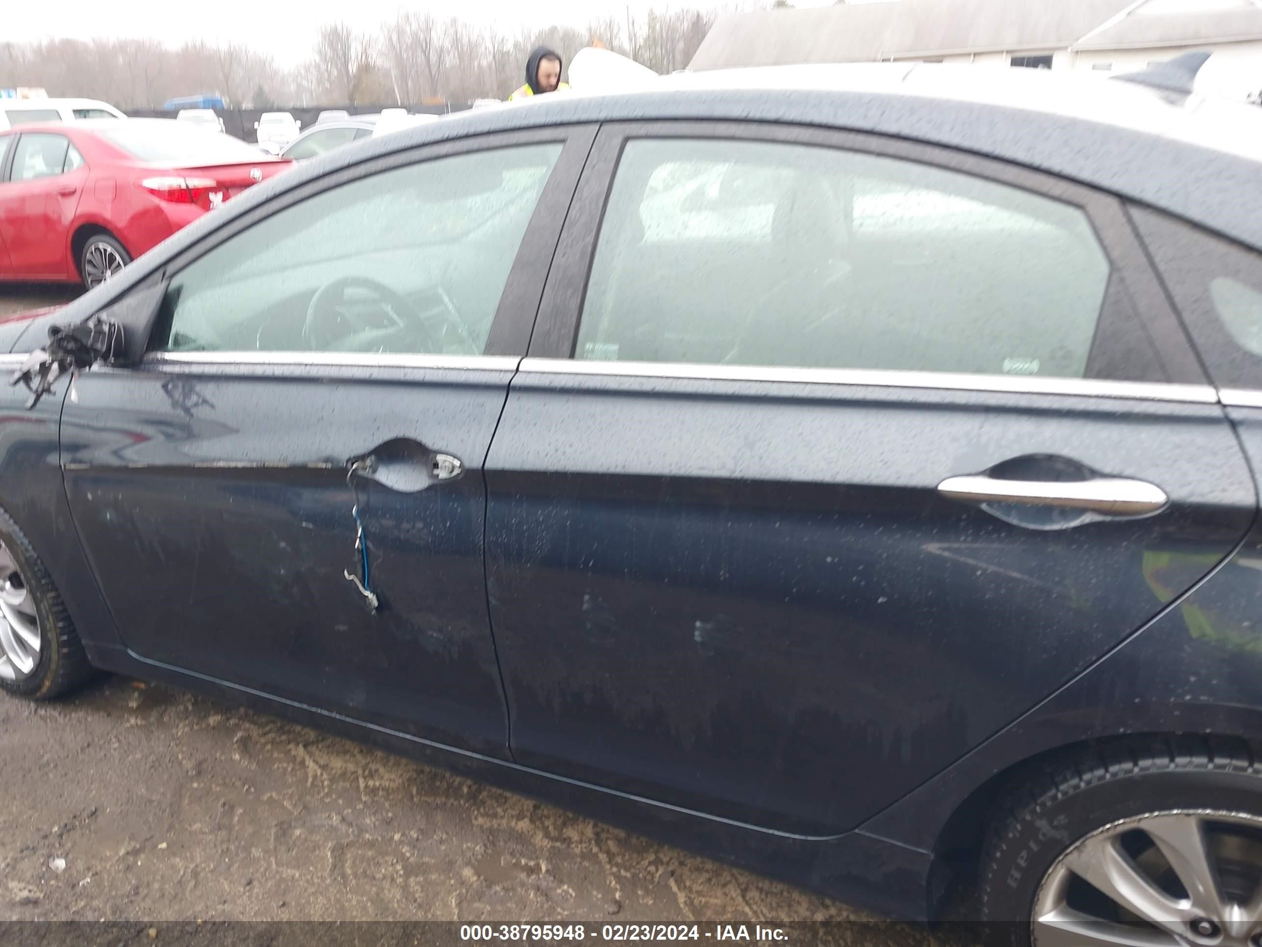 Photo 13 VIN: 5NPEC4AC7BH289283 - HYUNDAI SONATA 