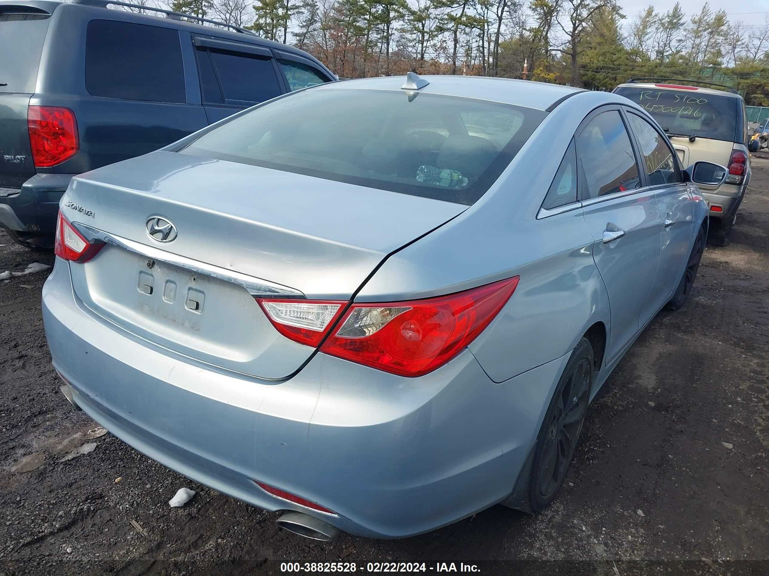 Photo 3 VIN: 5NPEC4AC7CH367983 - HYUNDAI SONATA 