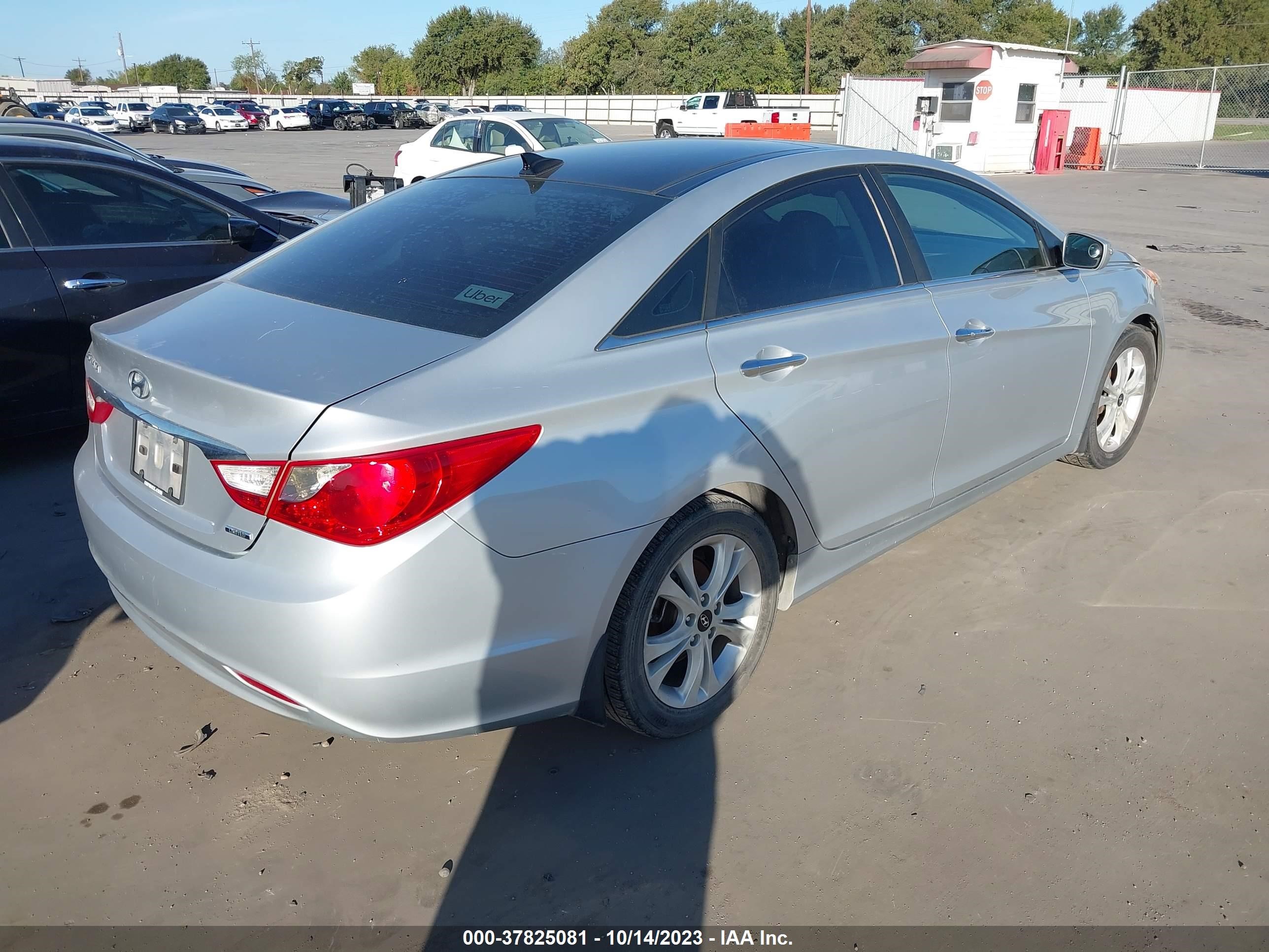 Photo 3 VIN: 5NPEC4AC7DH533520 - HYUNDAI SONATA 