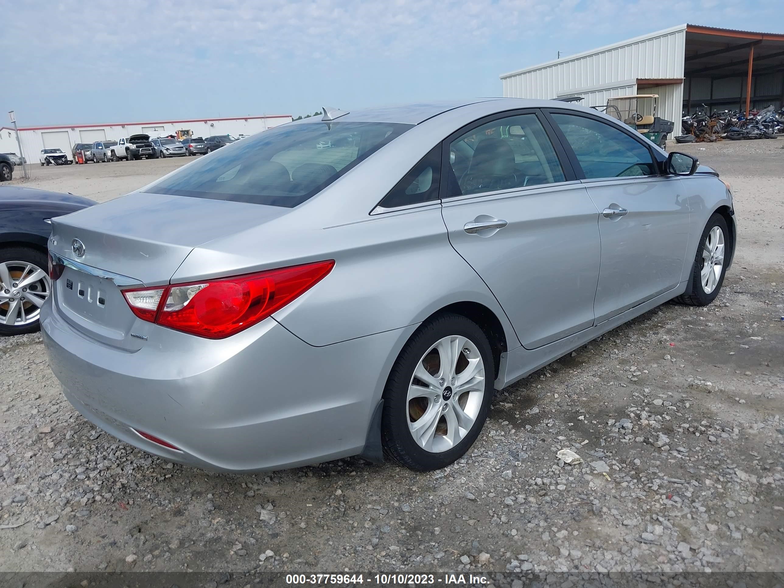 Photo 3 VIN: 5NPEC4AC7DH740294 - HYUNDAI SONATA 