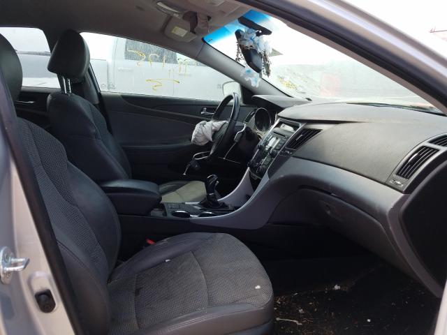 Photo 4 VIN: 5NPEC4AC7DH800784 - HYUNDAI SONATA SE 