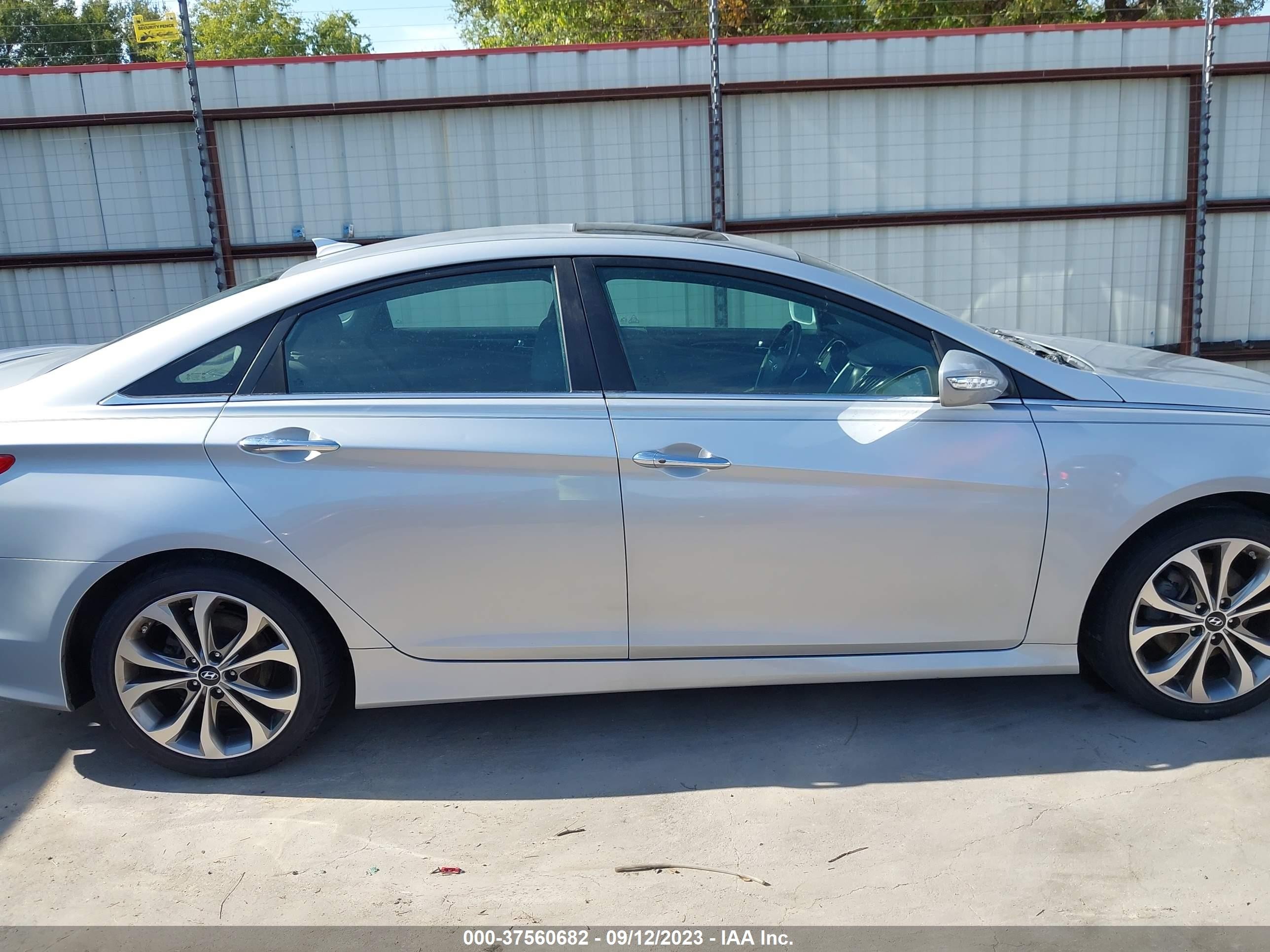 Photo 12 VIN: 5NPEC4AC7EH918500 - HYUNDAI SONATA 