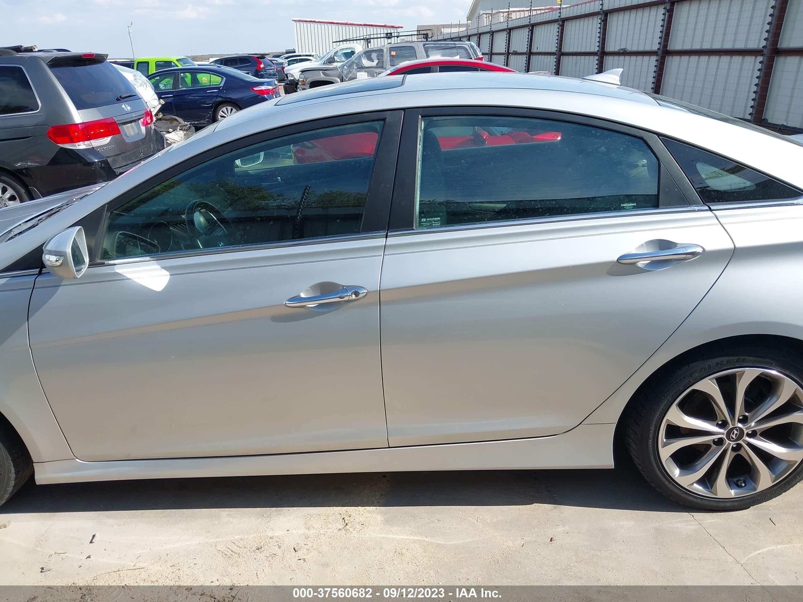 Photo 13 VIN: 5NPEC4AC7EH918500 - HYUNDAI SONATA 