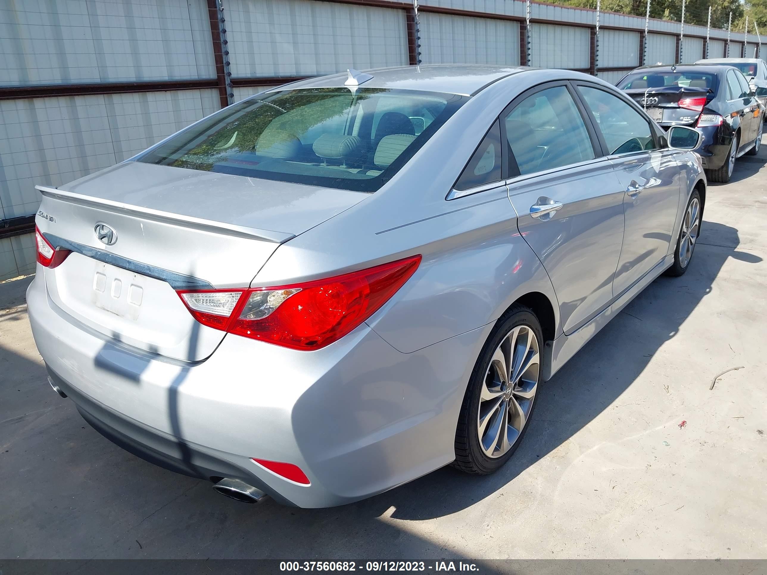 Photo 3 VIN: 5NPEC4AC7EH918500 - HYUNDAI SONATA 